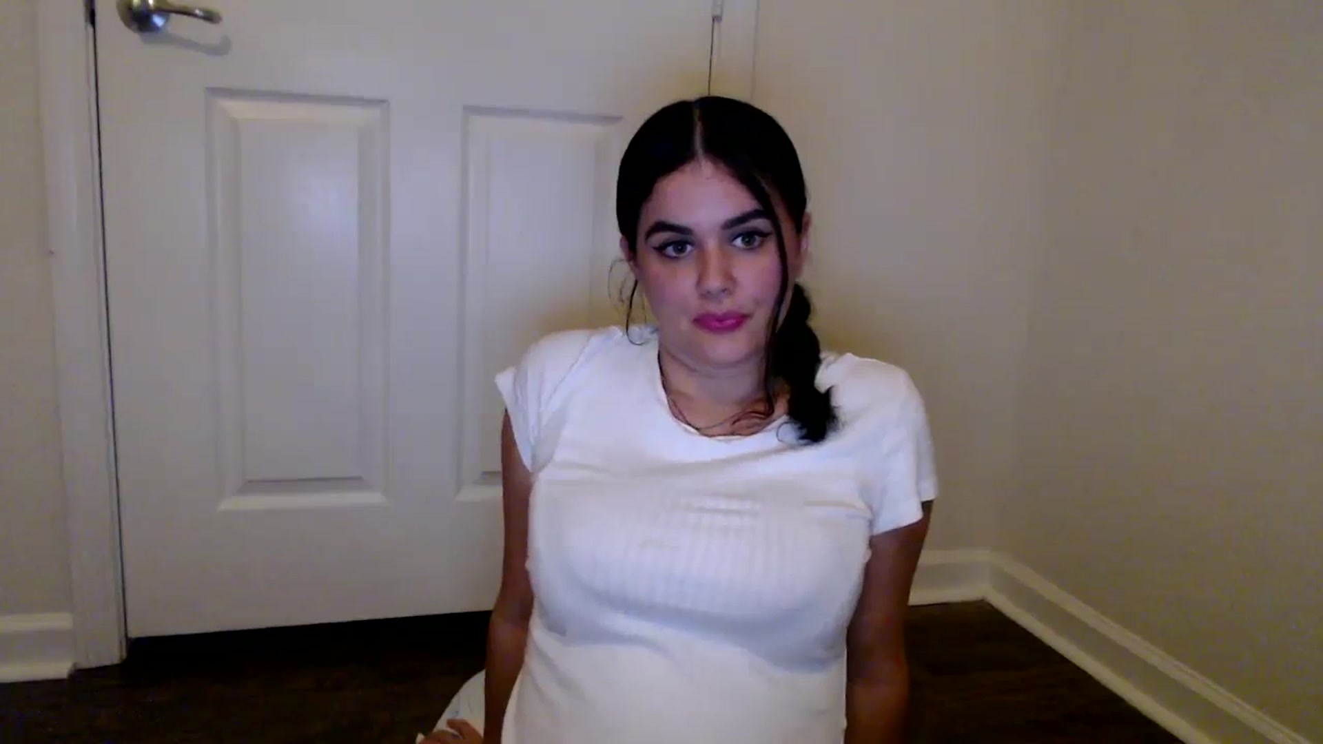Gallery image thumbnail from Giaislovely's myfreecams stream on, 08/16/2023, 05:56 image 18 of 20