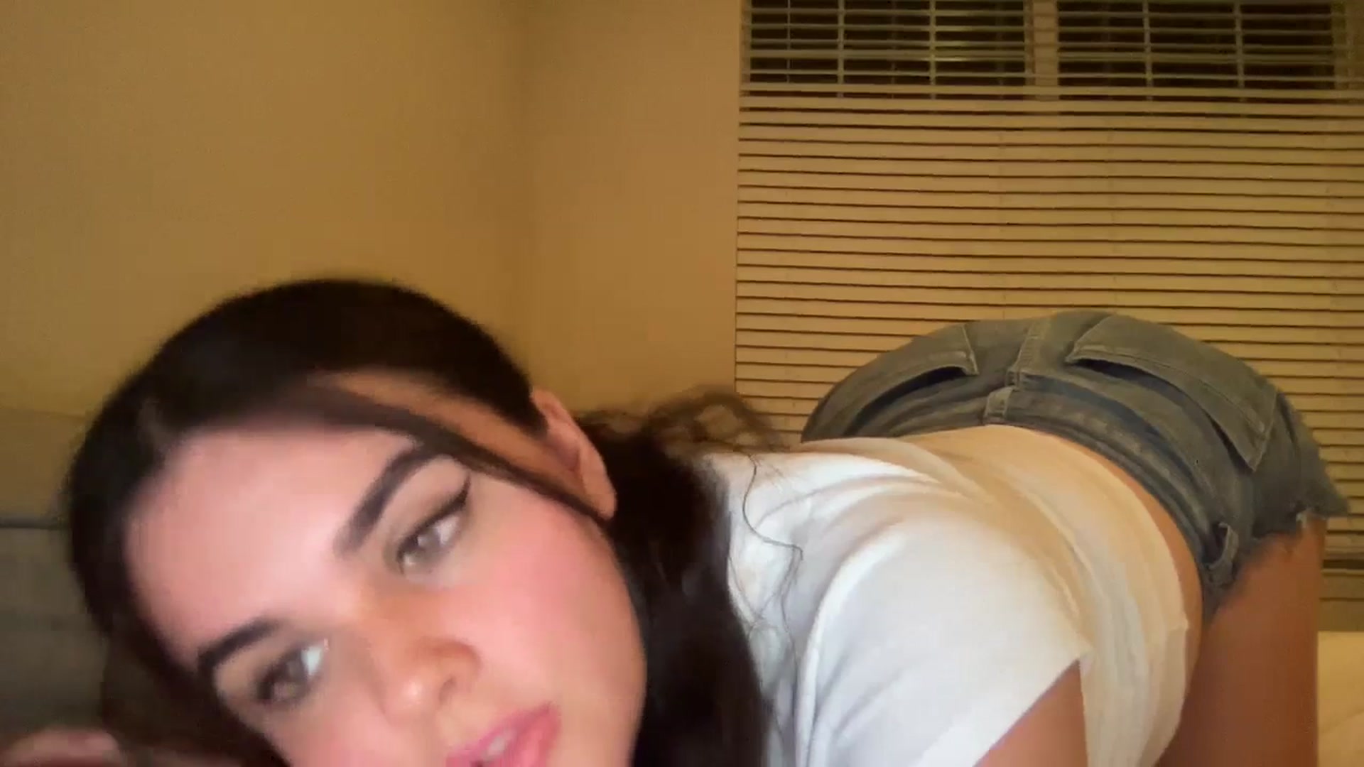 Gallery image thumbnail from Giaislovely's myfreecams stream on, 08/22/2023, 07:02 image 12 of 20