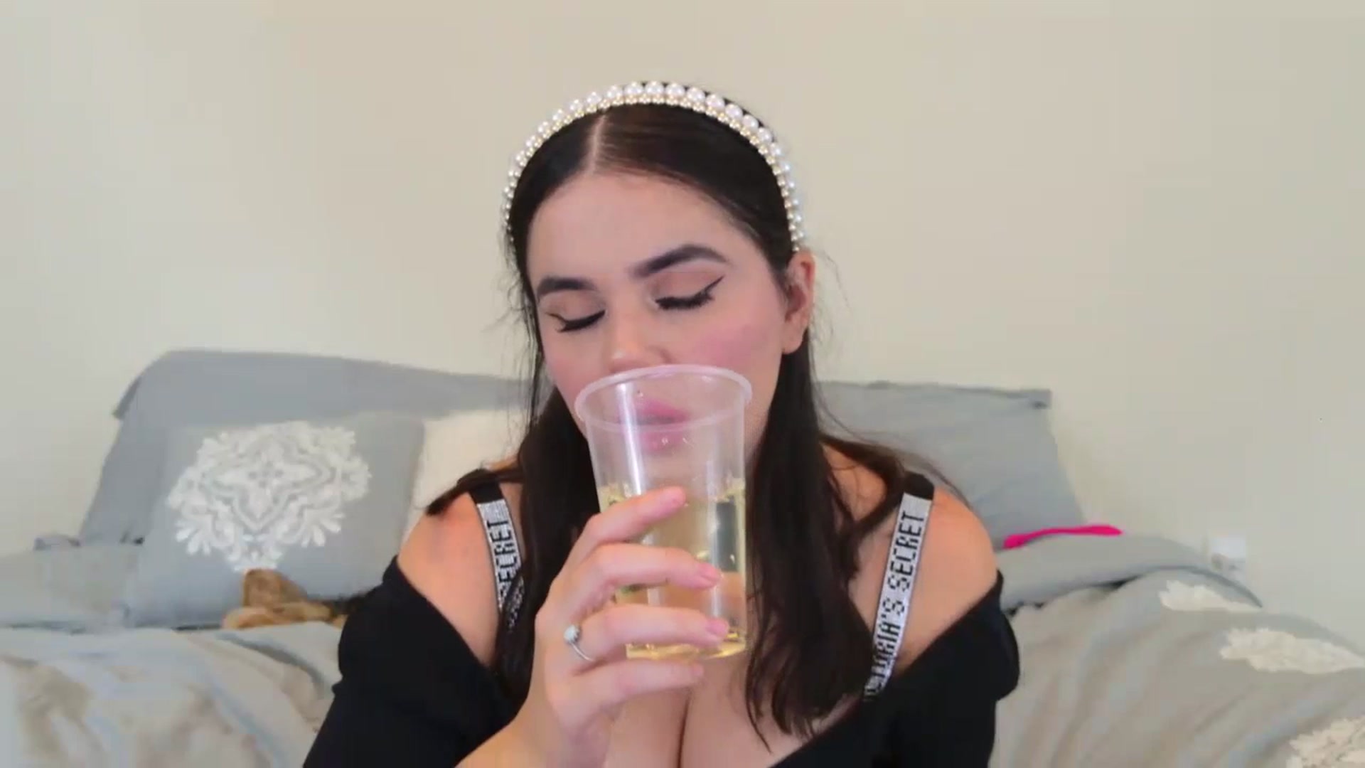 Gallery image thumbnail from Giaislovely's myfreecams stream on, 08/27/2023, 06:52 image 7 of 20
