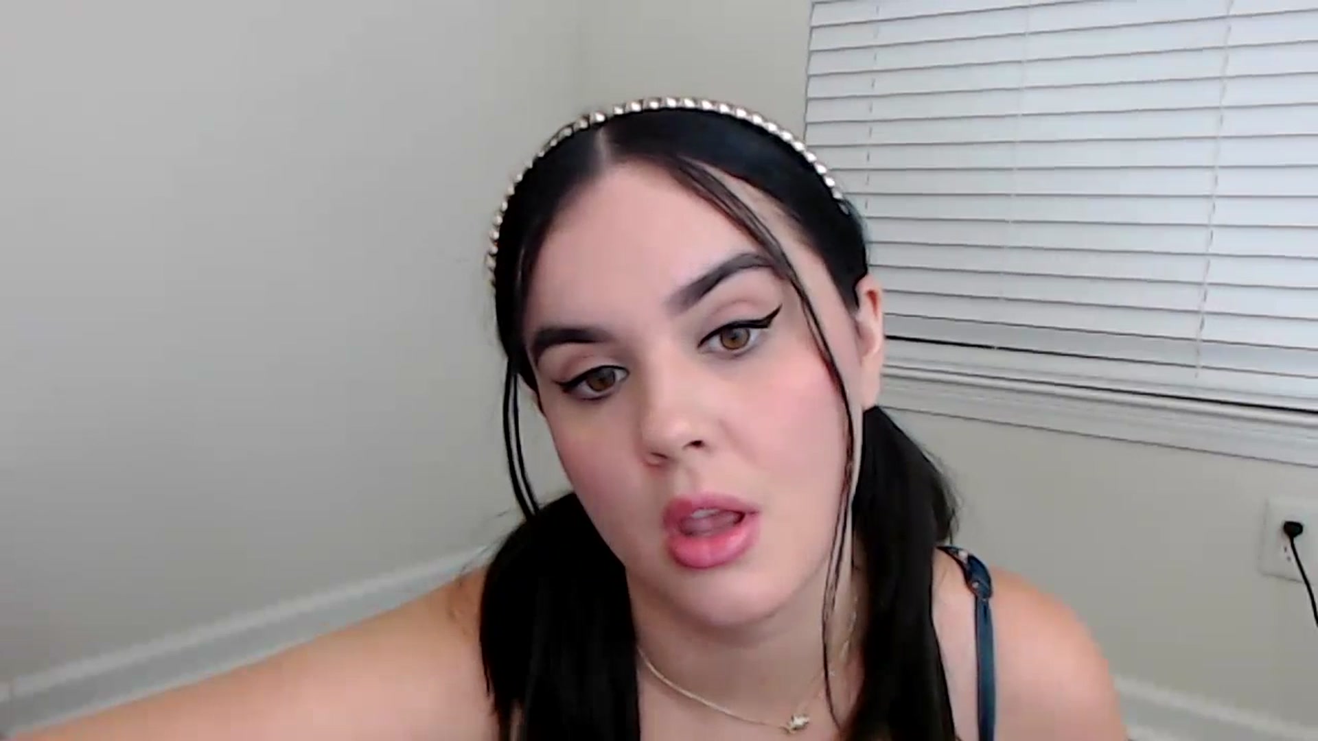 Gallery image thumbnail from Giaislovely's myfreecams stream on, 11/07/2023, 01:49 image 8 of 20