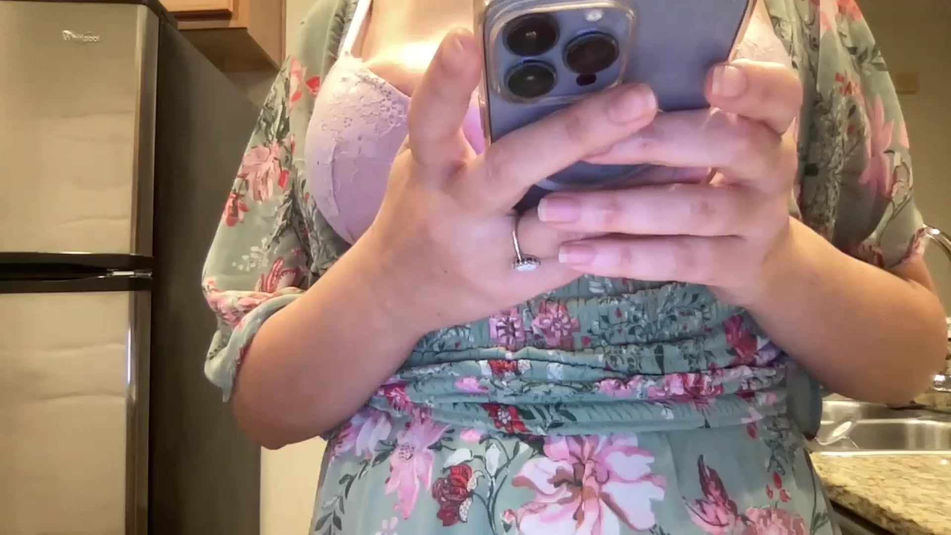 Gallery image thumbnail from Giaislovely's myfreecams stream on, 11/08/2023, 02:10 image 10 of 20