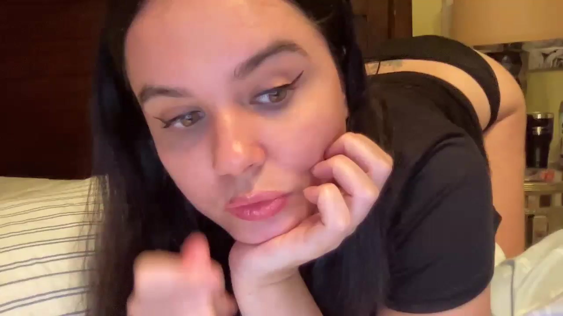 Gallery image thumbnail from Giaislovely's myfreecams stream on, 11/20/2023, 07:27 image 17 of 20