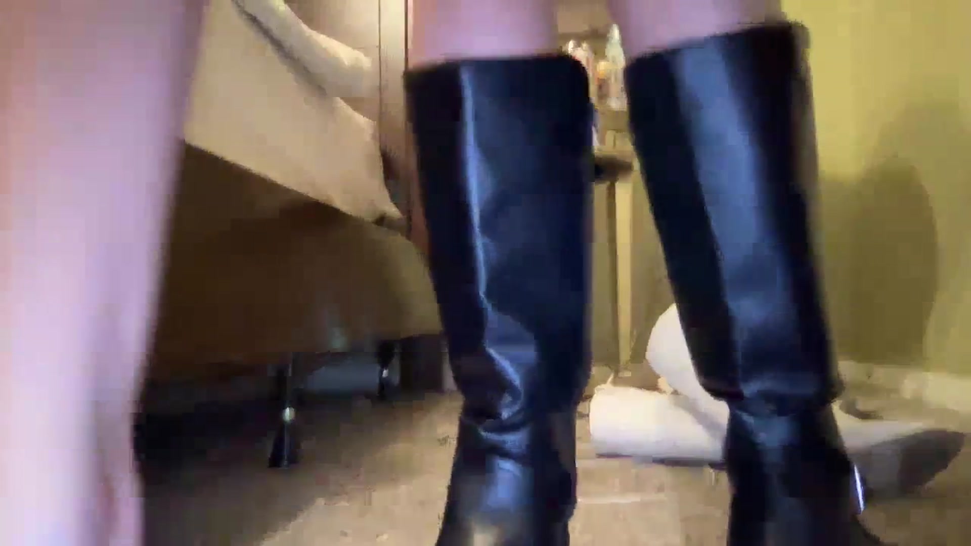 Gallery image thumbnail from Giaislovely's myfreecams stream on, 11/20/2023, 07:27 image 10 of 20