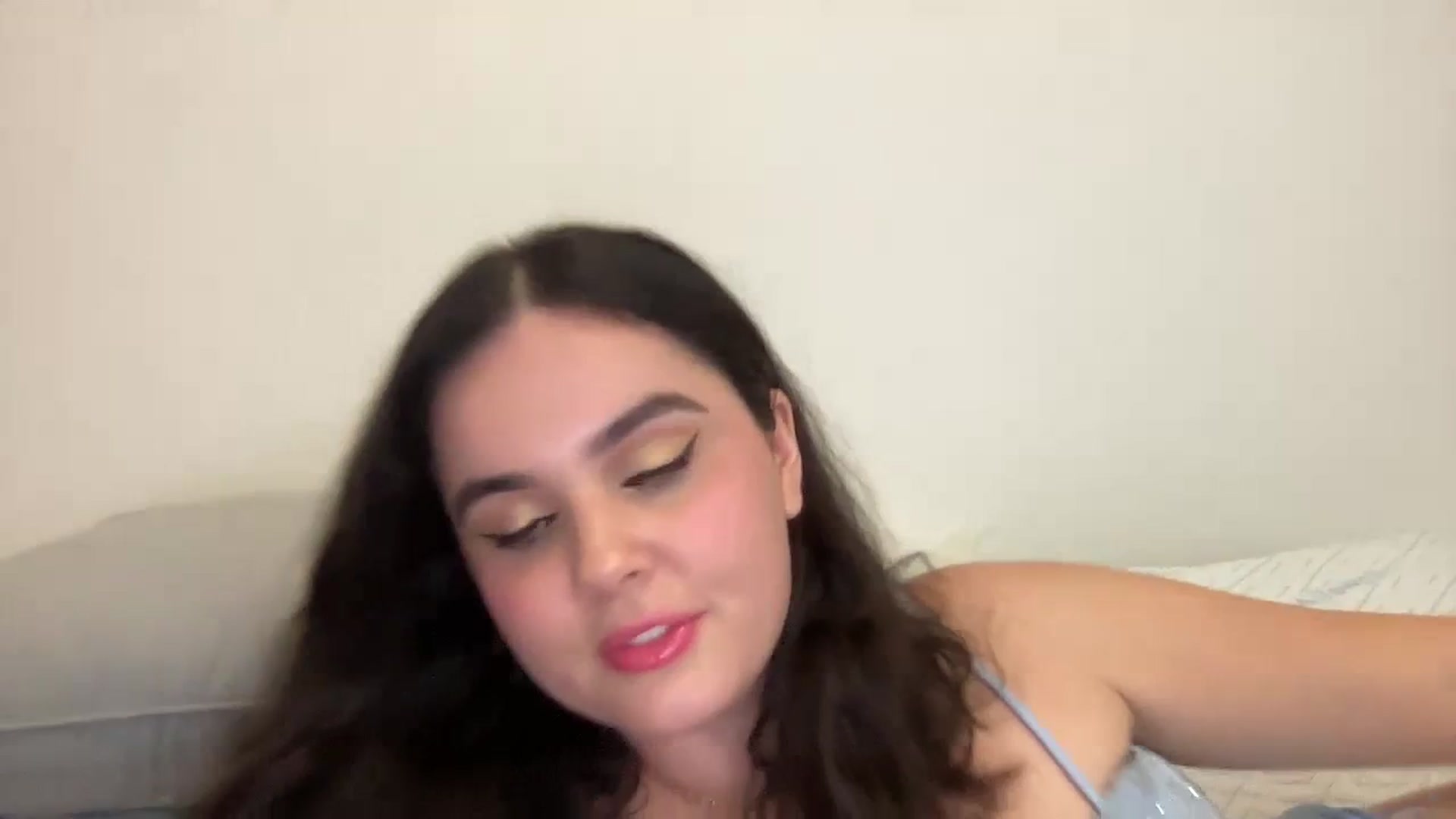 Gallery image thumbnail from Giaislovely's myfreecams stream on, 12/13/2023, 08:34 image 7 of 20