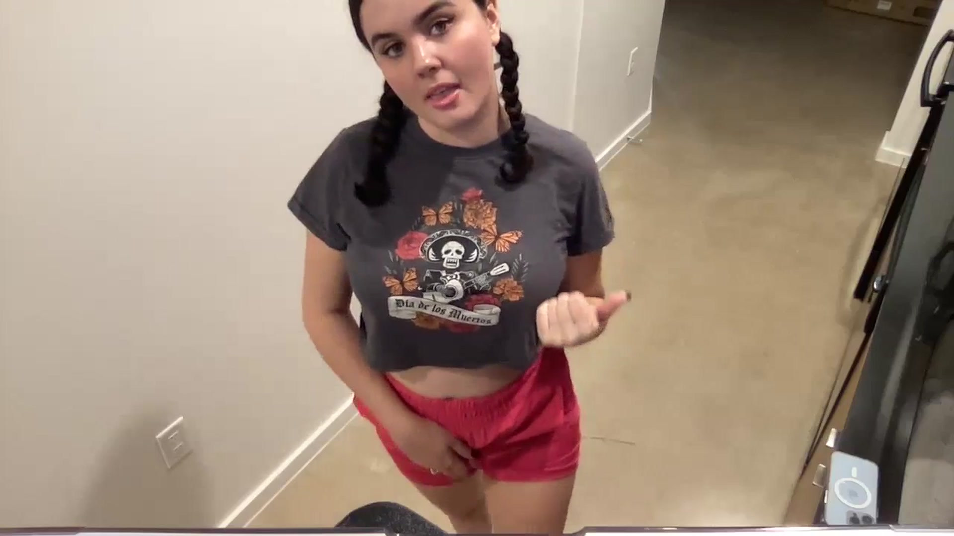 Gallery image thumbnail from Giaislovely's myfreecams stream on, 12/14/2023, 02:00 image 4 of 20