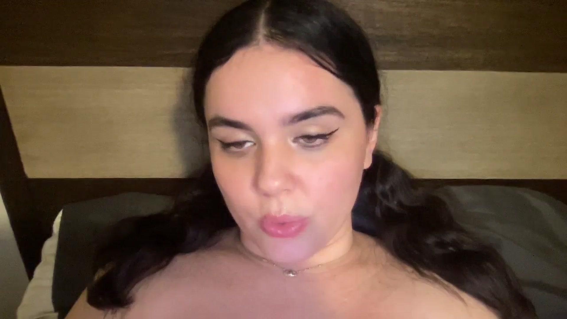 Gallery image thumbnail from Giaislovely's myfreecams stream on, 01/09/2024, 08:15 image 16 of 20