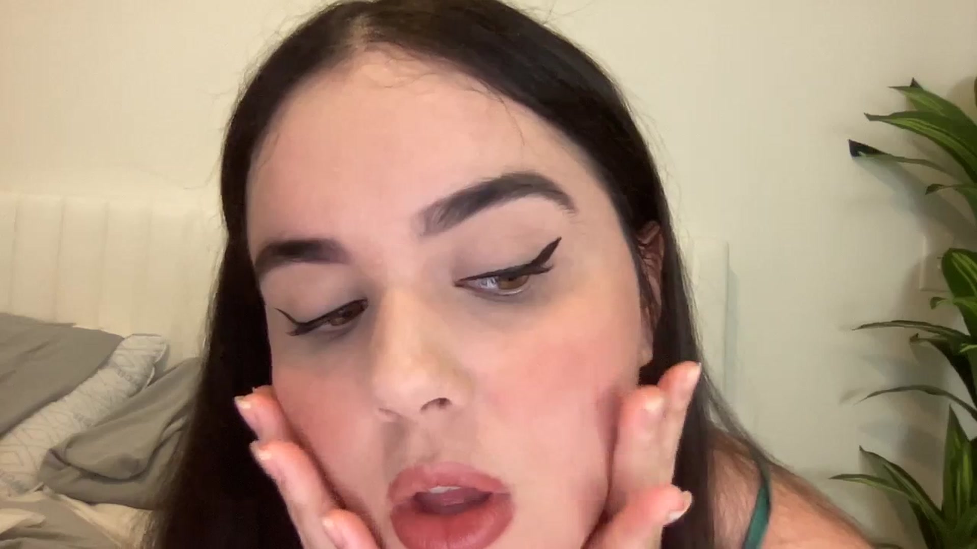 Gallery image thumbnail from Giaislovely's myfreecams stream on, 01/15/2024, 08:45 image 11 of 20