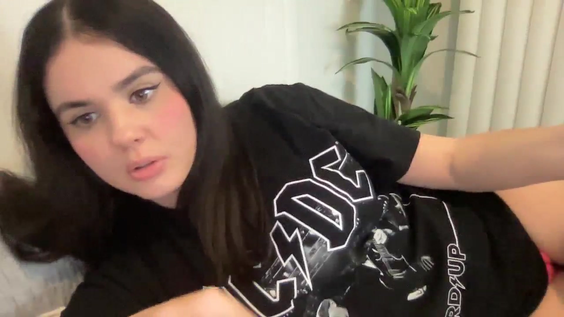 Gallery image thumbnail from Giaislovely's myfreecams stream on, 01/24/2024, 08:22 image 19 of 20