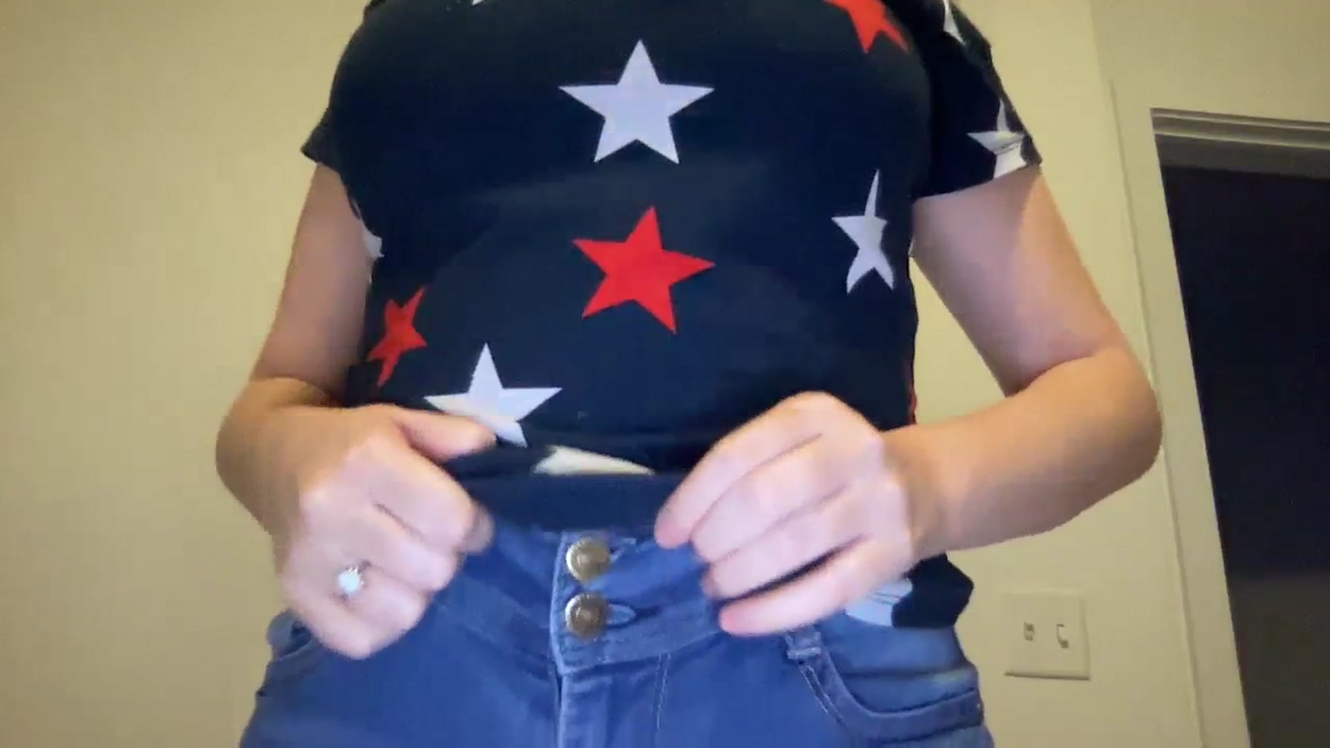 Gallery image thumbnail from Giaislovely's myfreecams stream on, 01/28/2024, 08:19 image 5 of 20