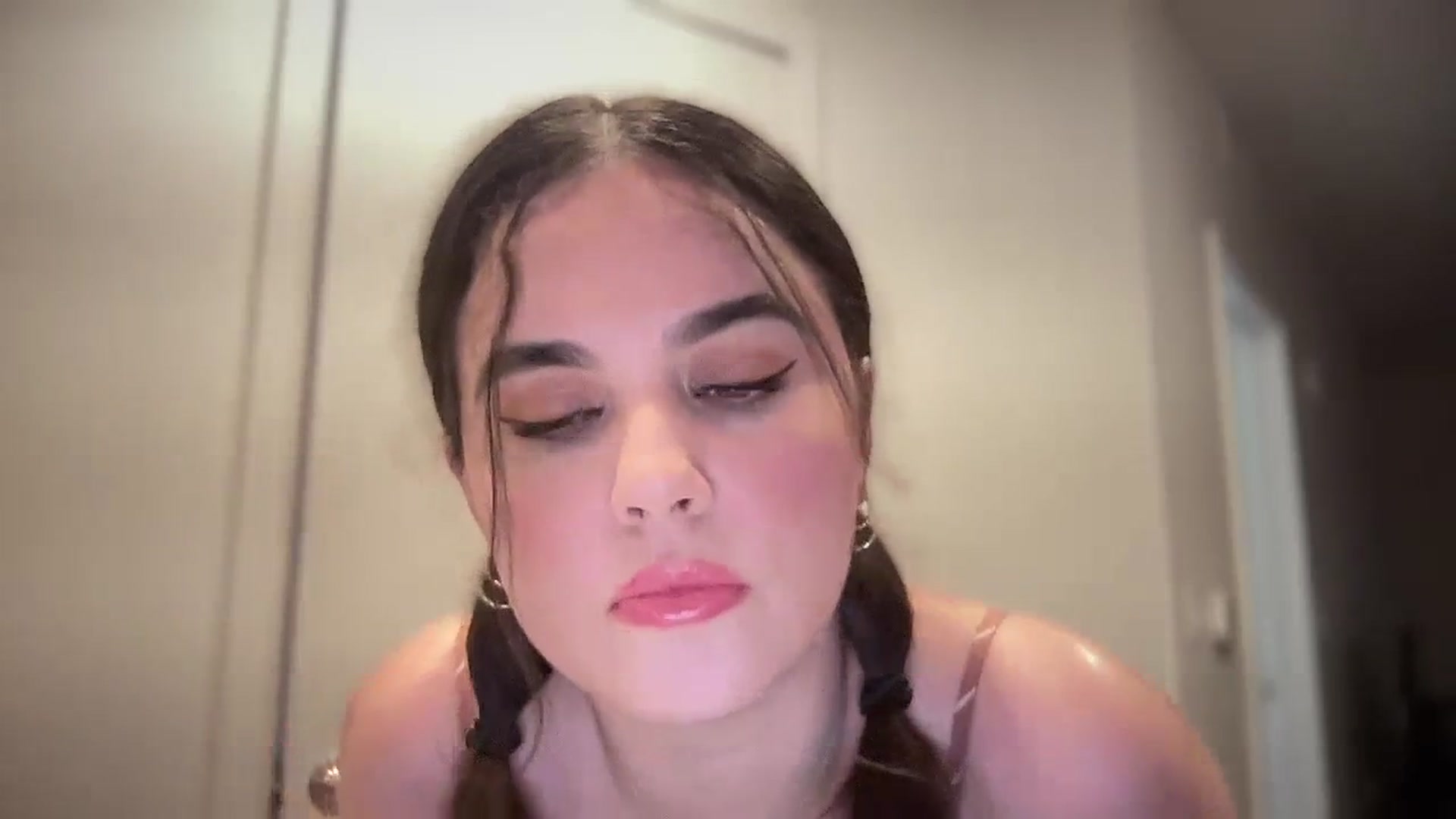 Gallery image thumbnail from Giaislovely's myfreecams stream on, 03/05/2024, 07:56 image 19 of 20