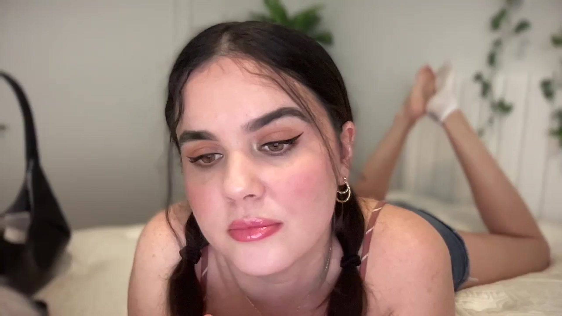 Gallery image thumbnail from Giaislovely's myfreecams stream on, 03/05/2024, 07:56 image 15 of 20