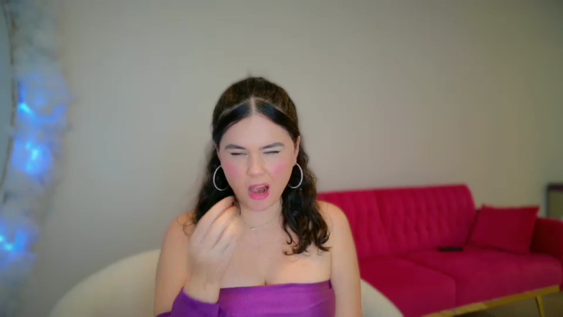 Gallery image thumbnail from Giaislovely's myfreecams stream on, 03/24/2024, 07:01 image 6 of 20