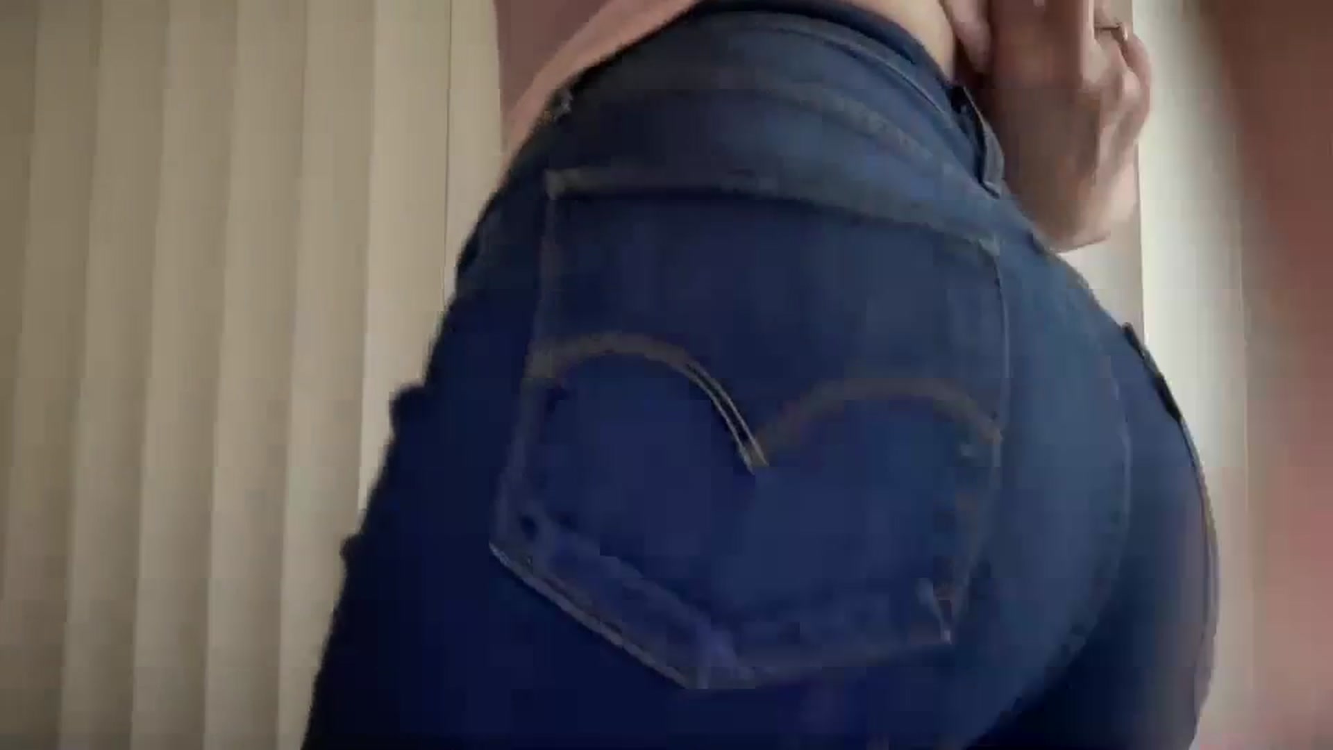 Gallery image thumbnail from Giaislovely's myfreecams stream on, 04/05/2024, 08:05 image 12 of 20