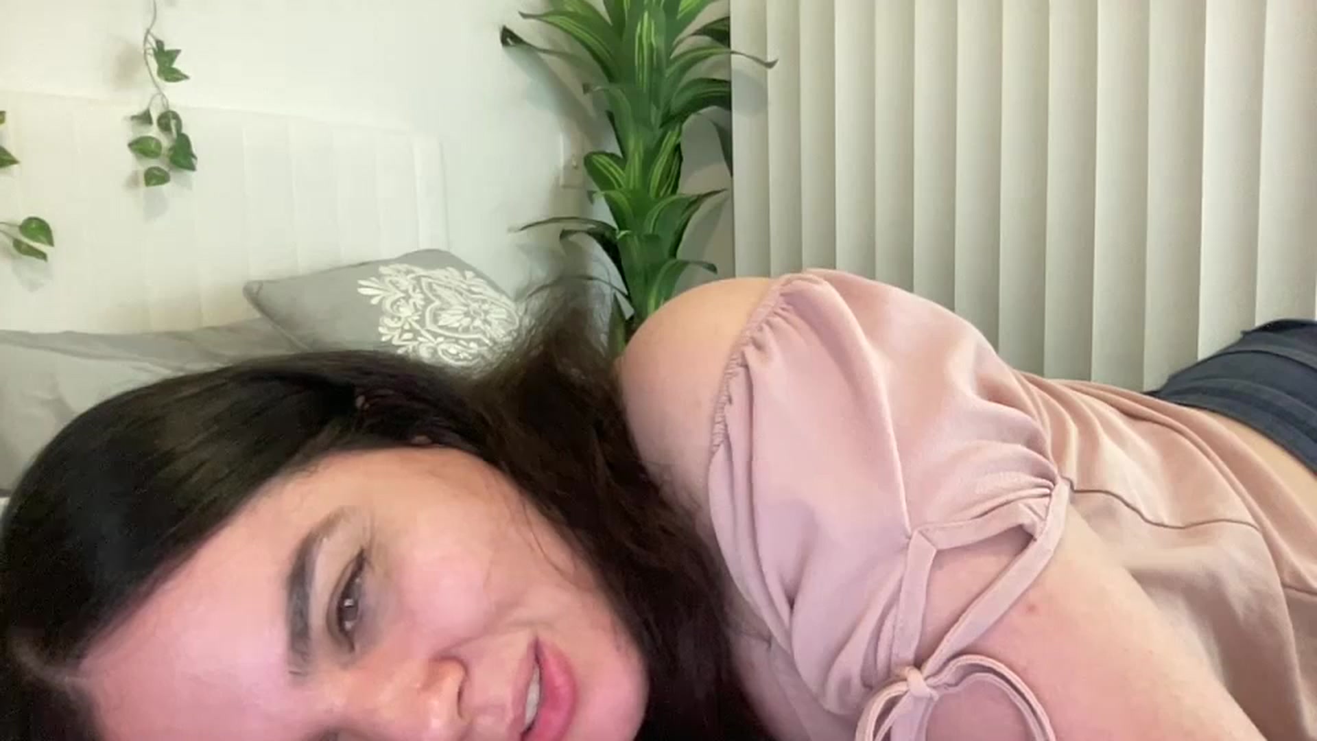 Gallery image thumbnail from Giaislovely's myfreecams stream on, 04/05/2024, 08:05 image 3 of 20