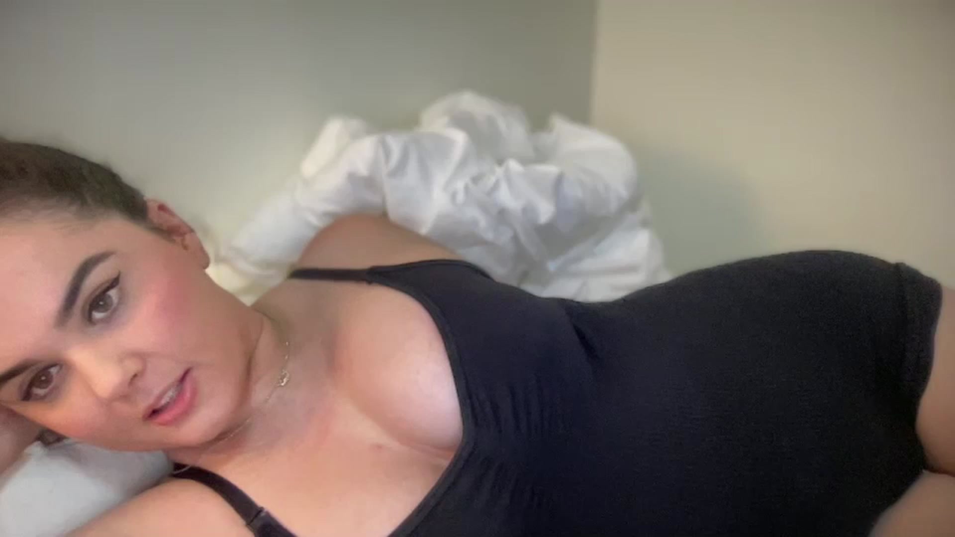 Gallery image thumbnail from Giaislovely's myfreecams stream on, 04/10/2024, 07:54 image 20 of 20