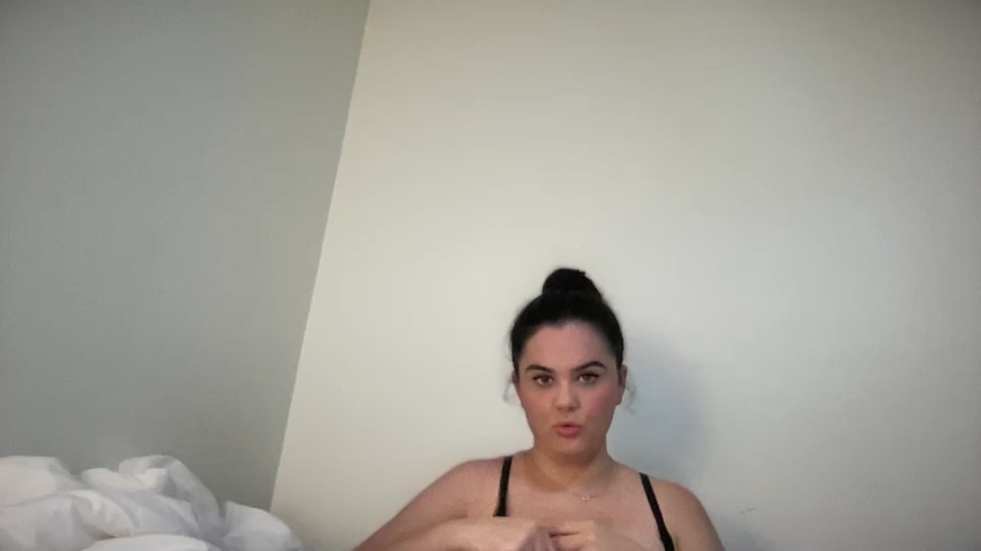 Gallery image thumbnail from Giaislovely's myfreecams stream on, 04/10/2024, 07:54 image 18 of 20