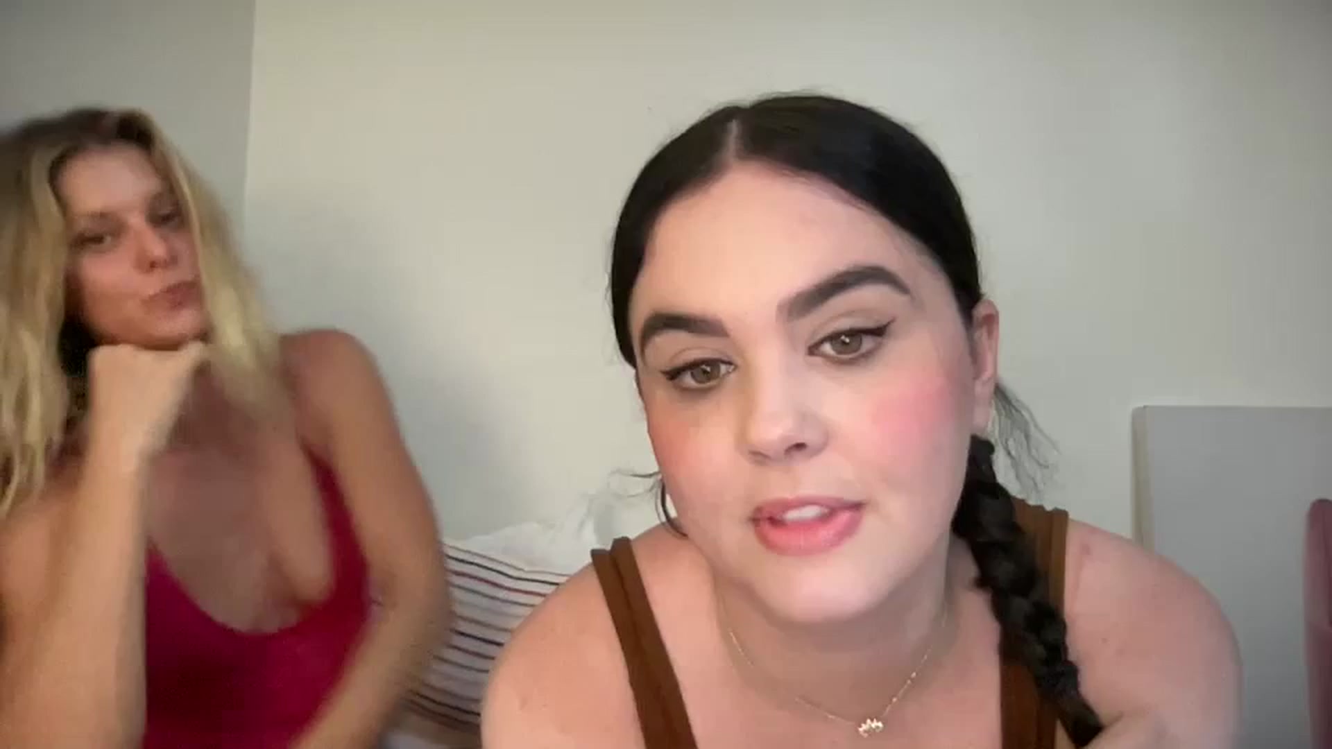 Gallery image thumbnail from Giaislovely's myfreecams stream on, 04/11/2024, 07:34 image 2 of 20