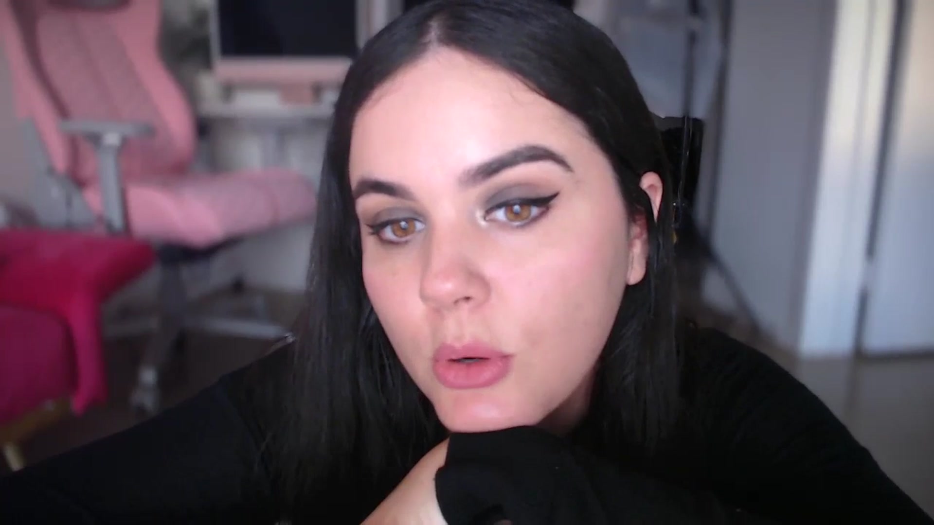 Gallery image thumbnail from Giaislovely's myfreecams stream on, 08/27/2024, 24:55 image 18 of 20