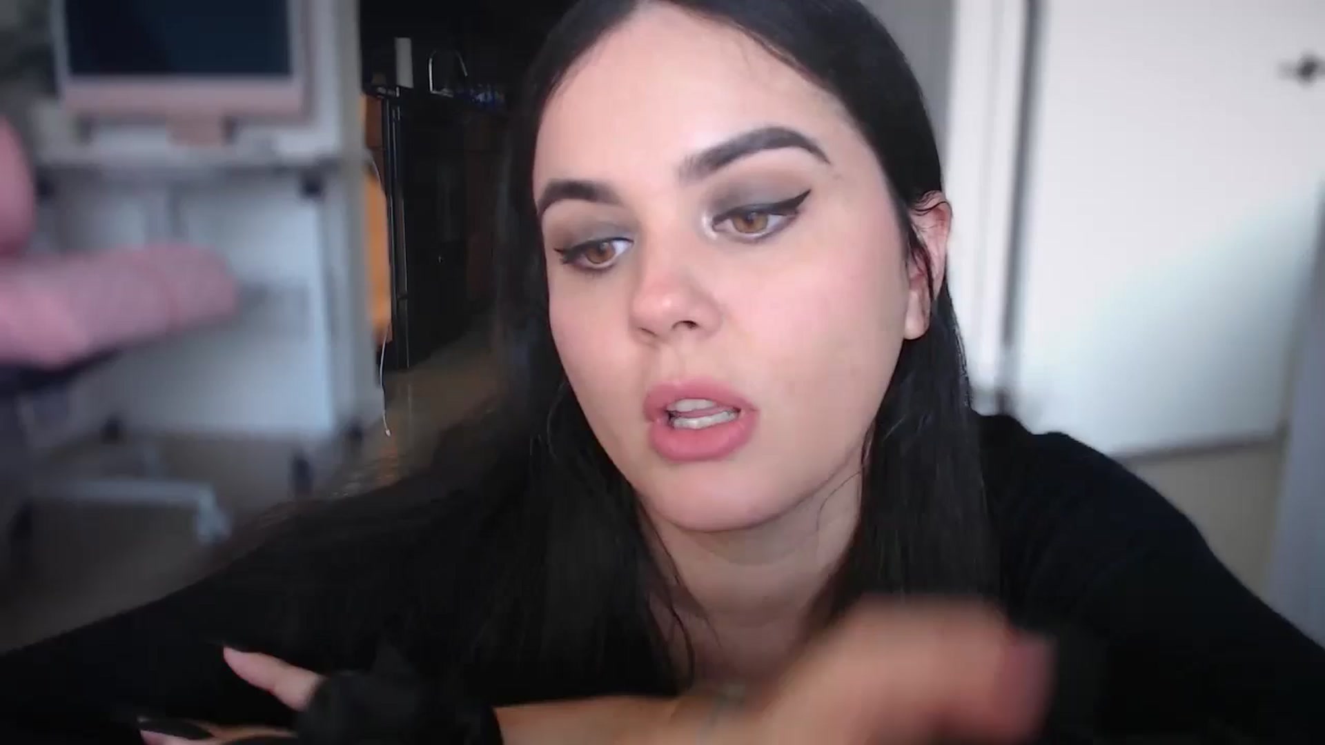 Gallery image thumbnail from Giaislovely's myfreecams stream on, 08/27/2024, 24:55 image 3 of 20