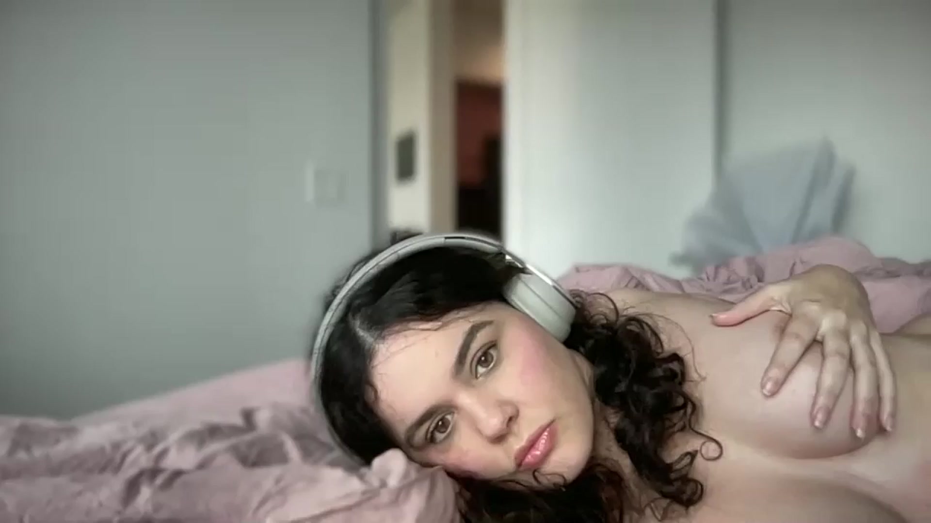 Gallery image thumbnail from Giaislovely's myfreecams stream on, 11/27/2024, 18:08 image 1 of 20