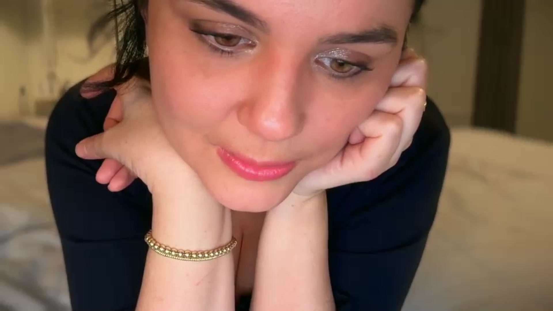 Gallery image thumbnail from Giaislovely's myfreecams stream on, 12/21/2025, 07:01 image 6 of 20
