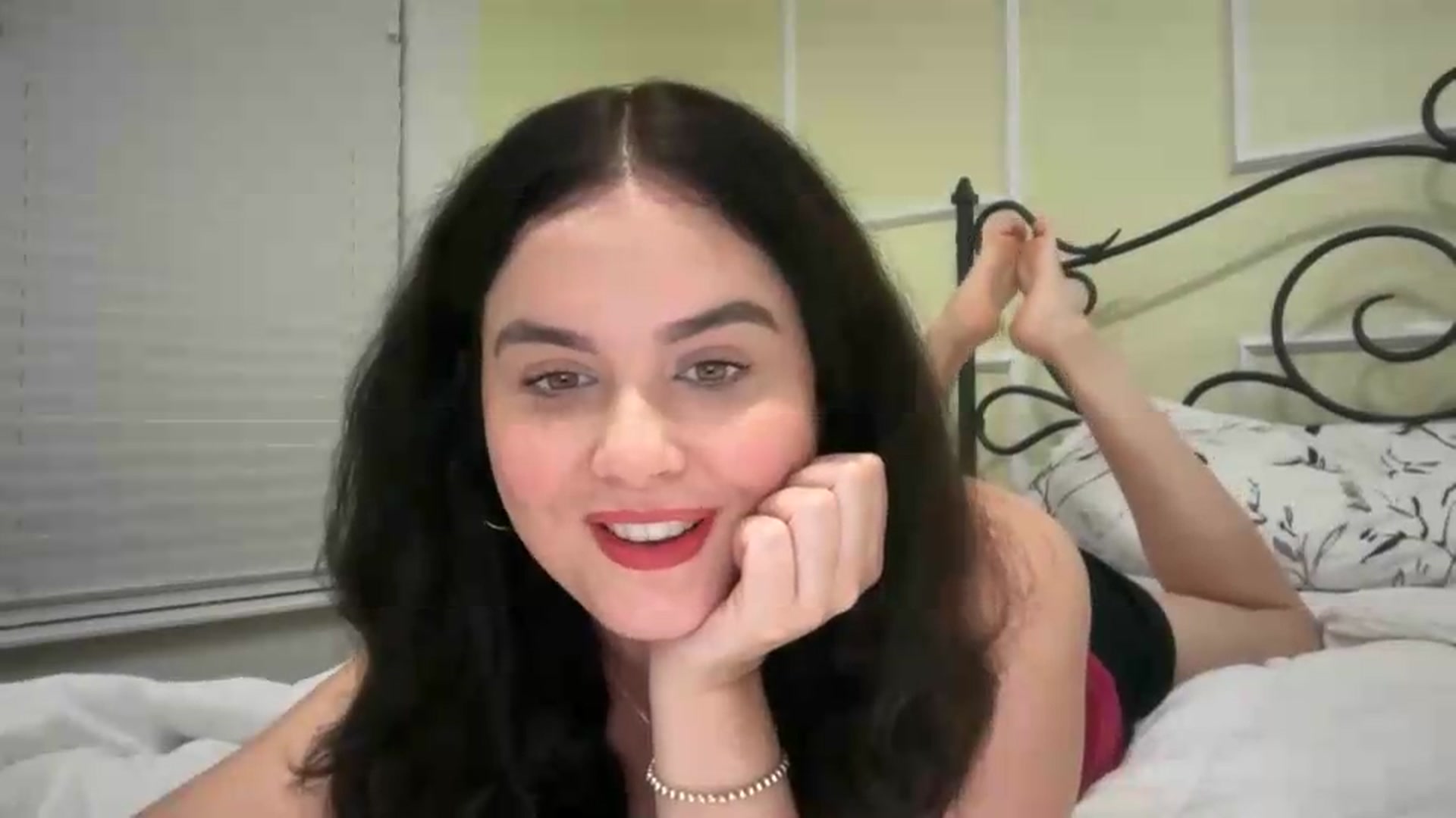 Gallery image thumbnail from Giaislovely's myfreecams stream on, 08/05/2026, 04:45 image 12 of 20