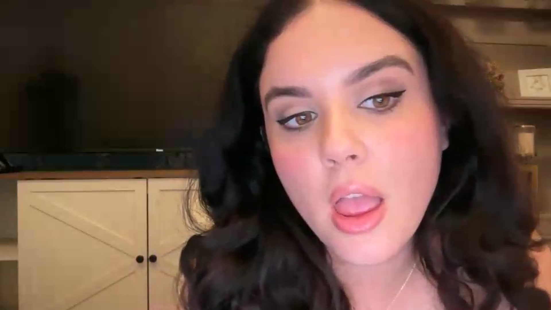Gallery image thumbnail from Giaislovely's myfreecams stream on, 08/12/2026, 05:01 image 15 of 20