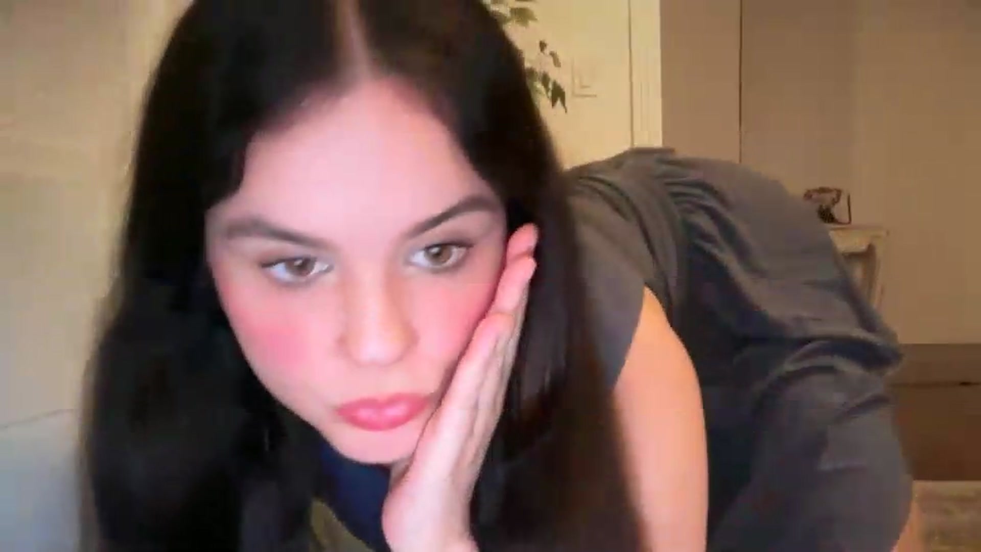 Gallery image thumbnail from Giaislovely's myfreecams stream on, 08/19/2026, 03:04 image 19 of 20