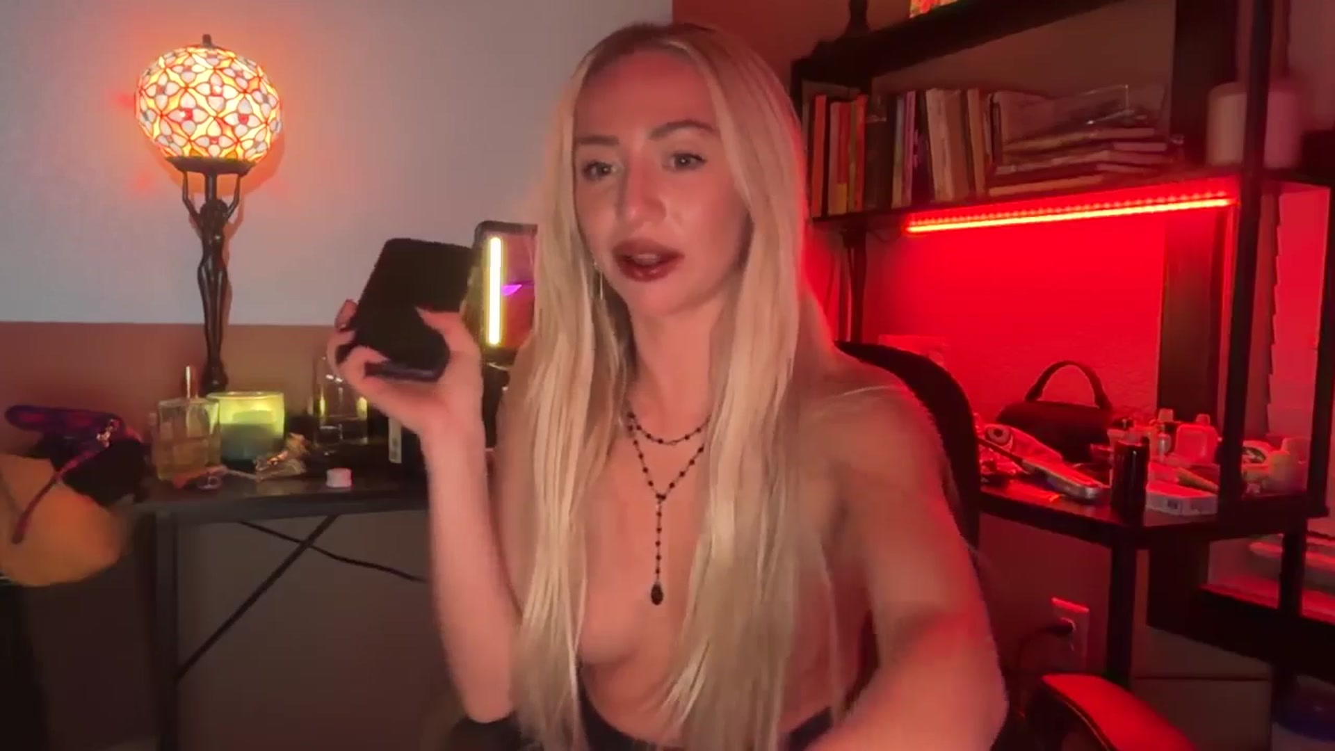 Gallery image thumbnail from GianaJolie's myfreecams stream on, 10/22/2025, 09:21 image 18 of 20
