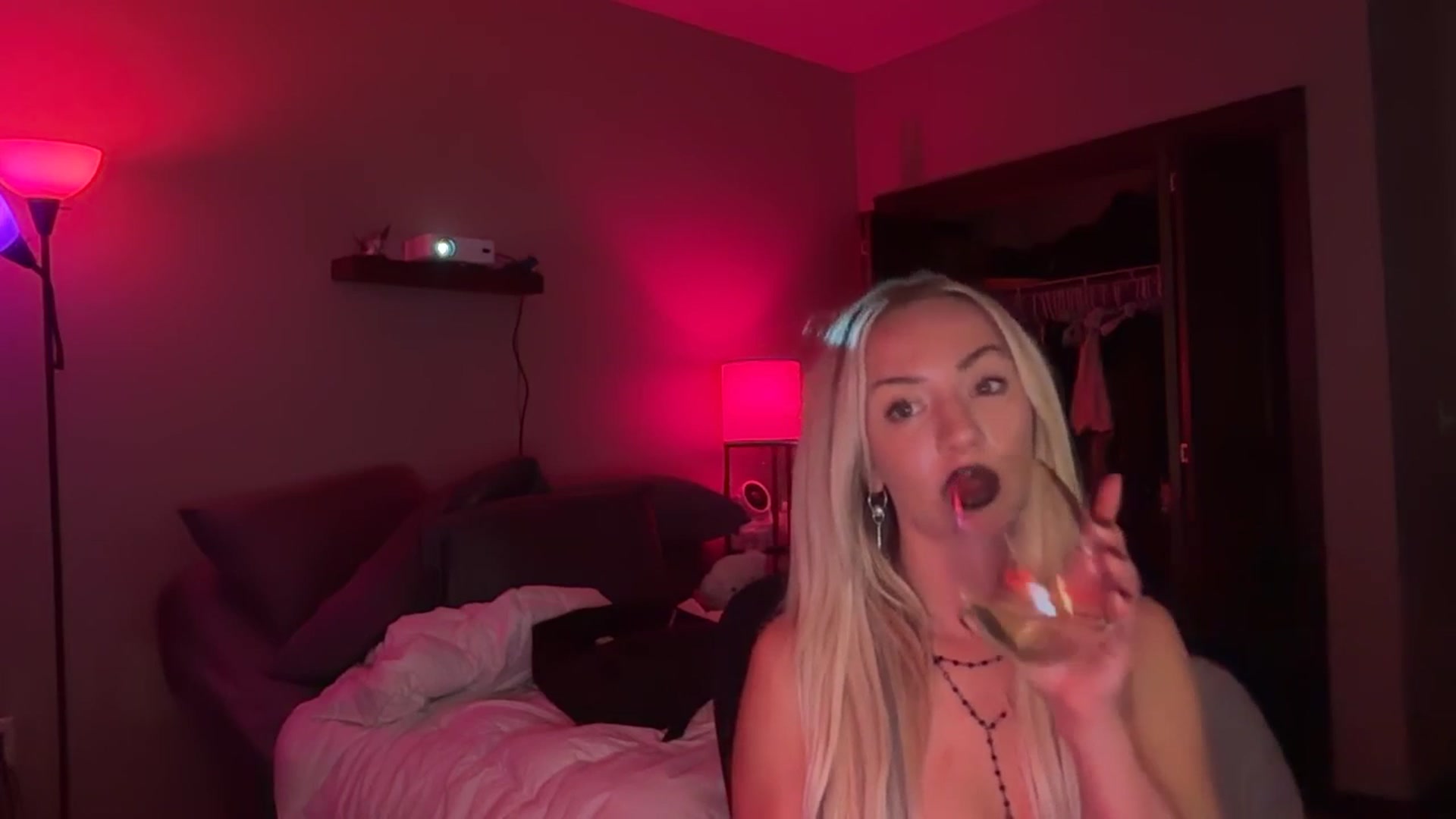 Gallery image thumbnail from GianaJolie's myfreecams stream on, 10/22/2025, 09:21 image 15 of 20