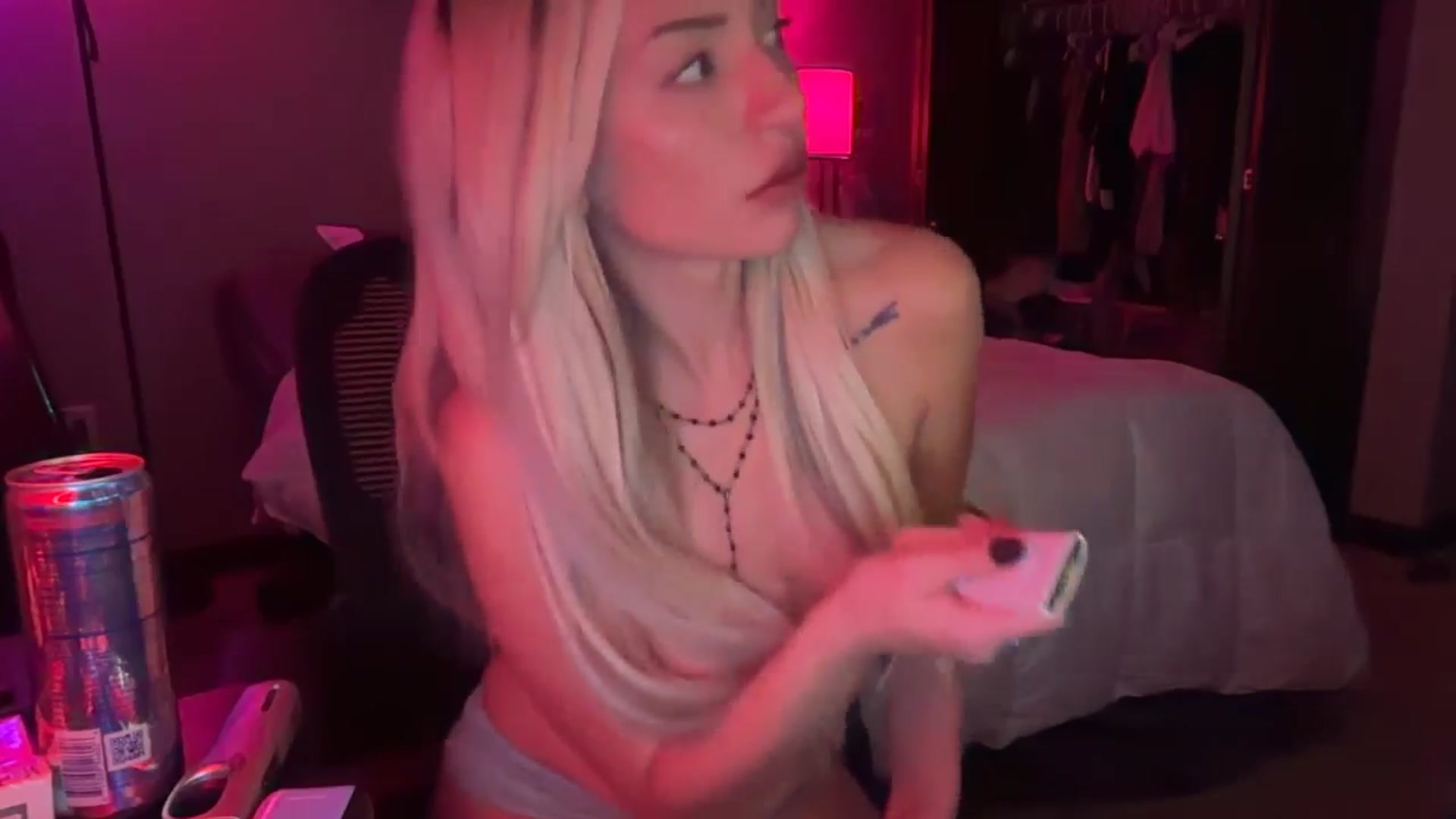 Gallery image thumbnail from GianaJolie's myfreecams stream on, 10/22/2025, 12:07 image 20 of 20