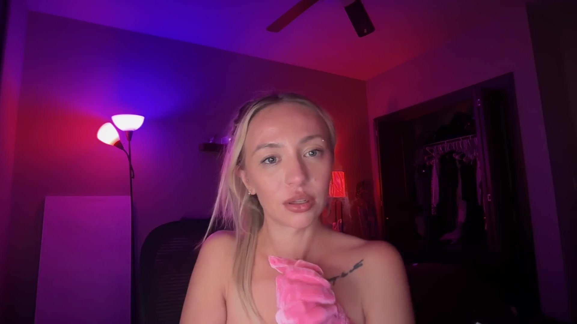 Gallery image thumbnail from GianaJolie's myfreecams stream on, 11/21/2025, 11:24 image 6 of 20