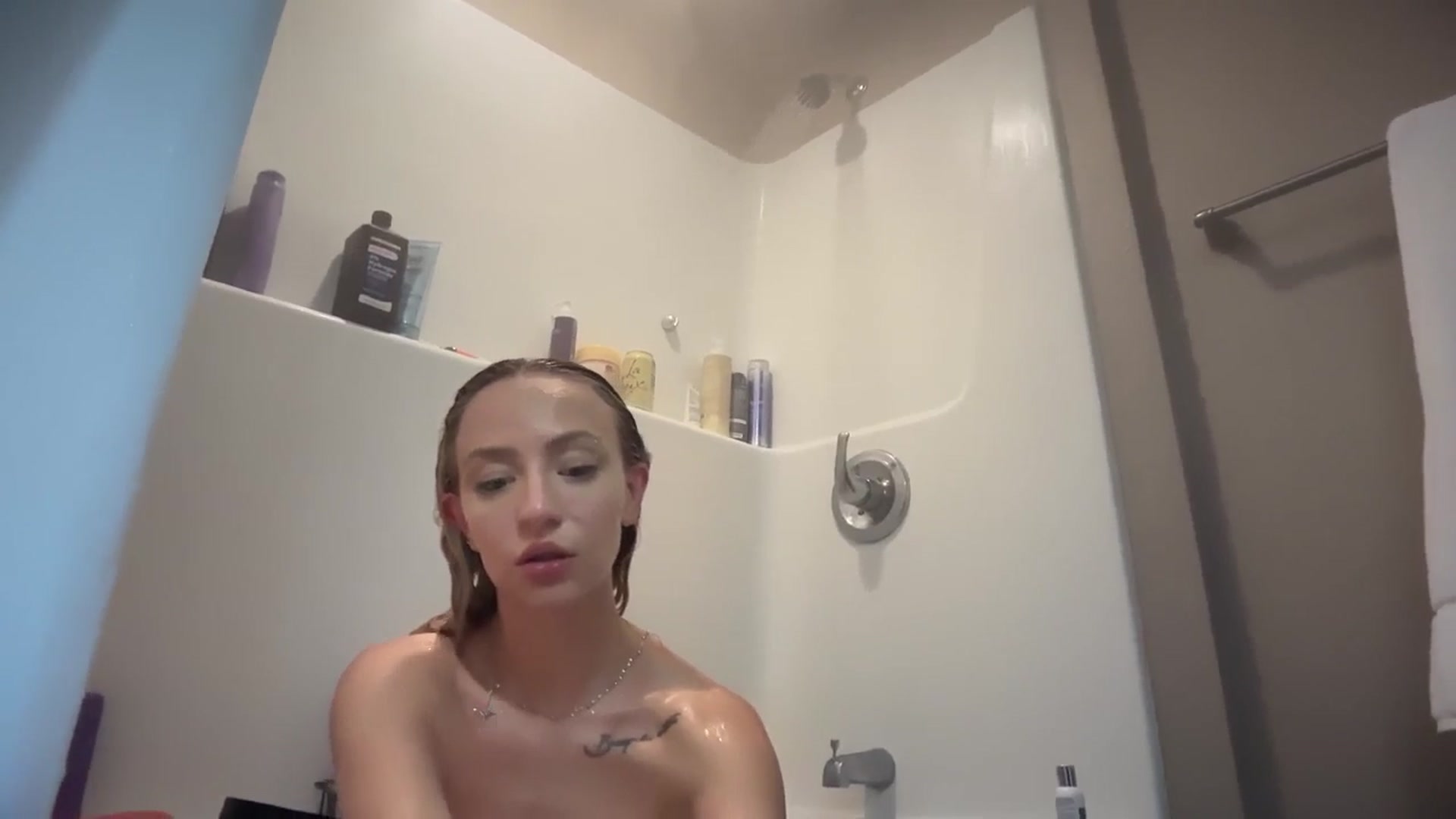 Gallery image thumbnail from GianaJolie's myfreecams stream on, 11/29/2025, 13:31 image 10 of 20
