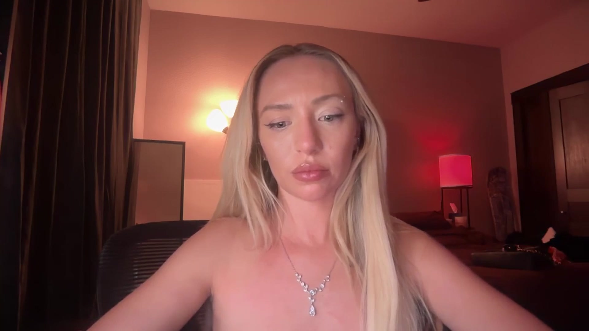 Gallery image thumbnail from GianaJolie's myfreecams stream on, 12/01/2025, 07:56 image 15 of 20