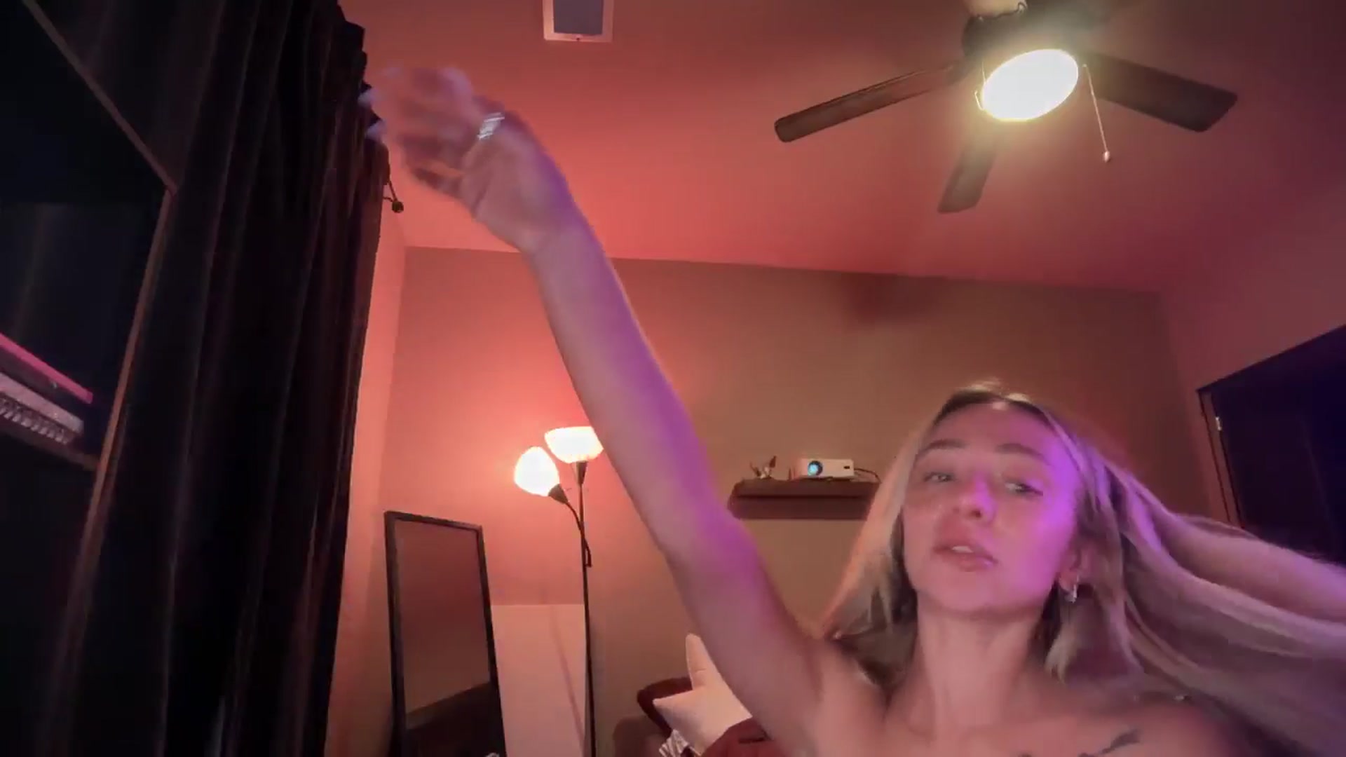 Gallery image thumbnail from GianaJolie's myfreecams stream on, 12/03/2025, 12:03 image 4 of 20