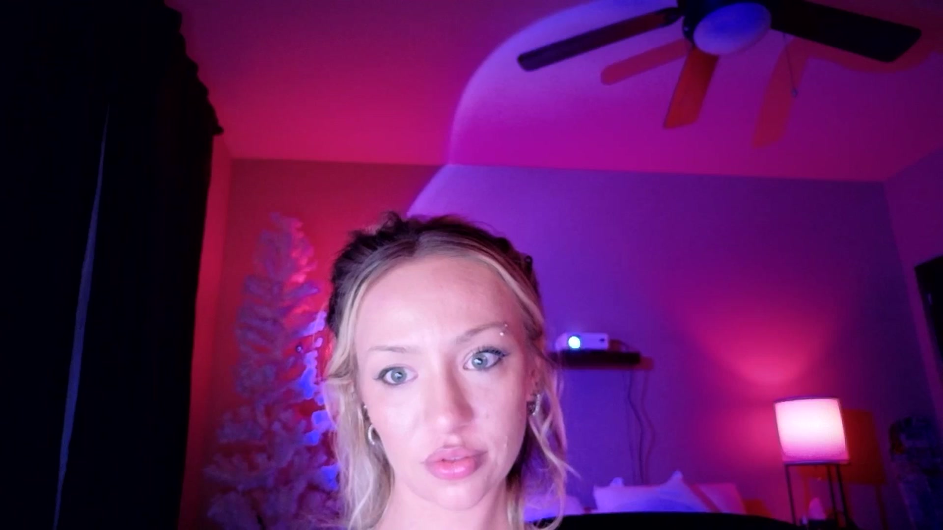 Gallery image thumbnail from GianaJolie's myfreecams stream on, 12/15/2025, 11:40 image 6 of 20