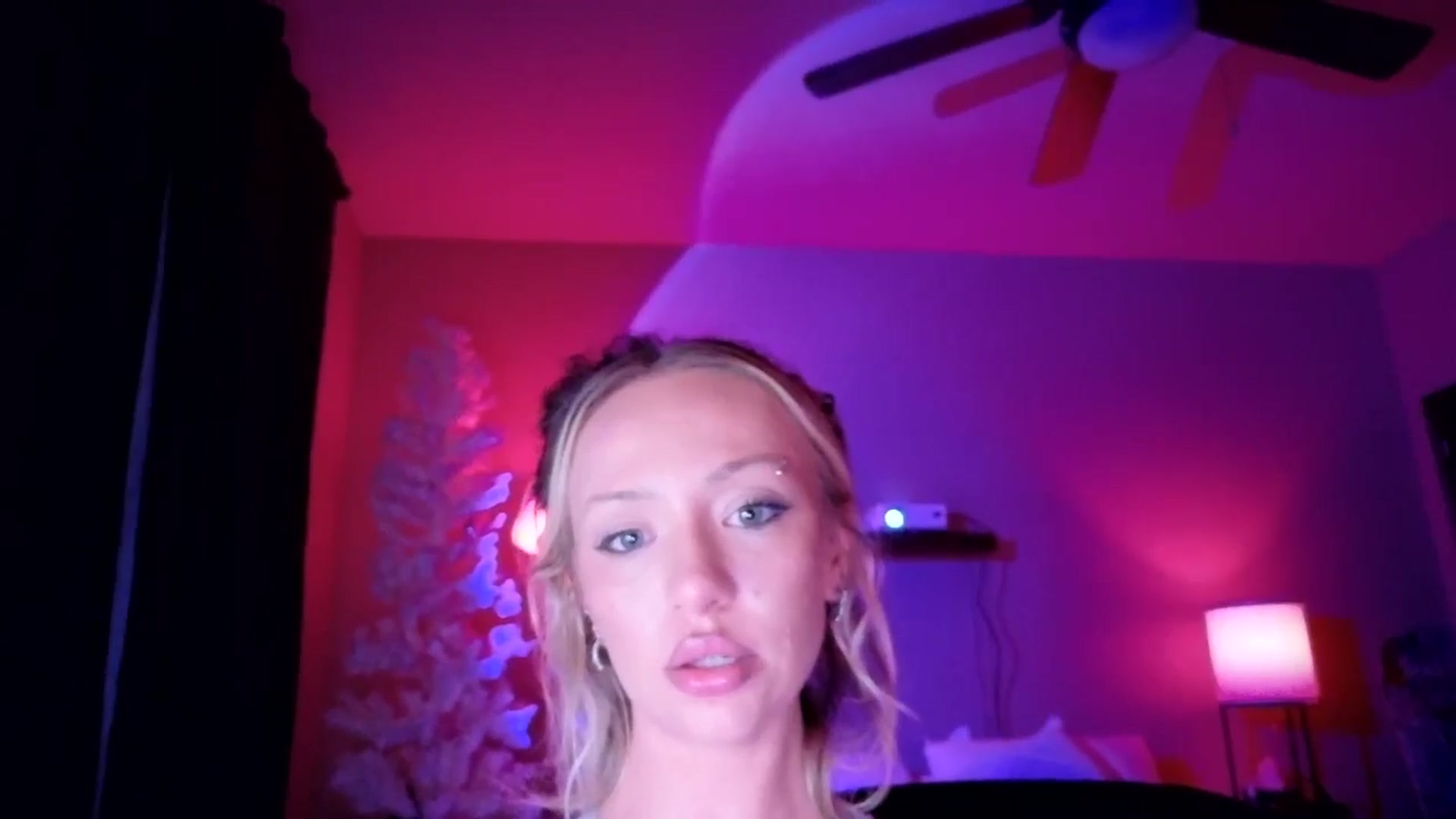 Gallery image thumbnail from GianaJolie's myfreecams stream on, 12/15/2025, 11:40 image 5 of 20