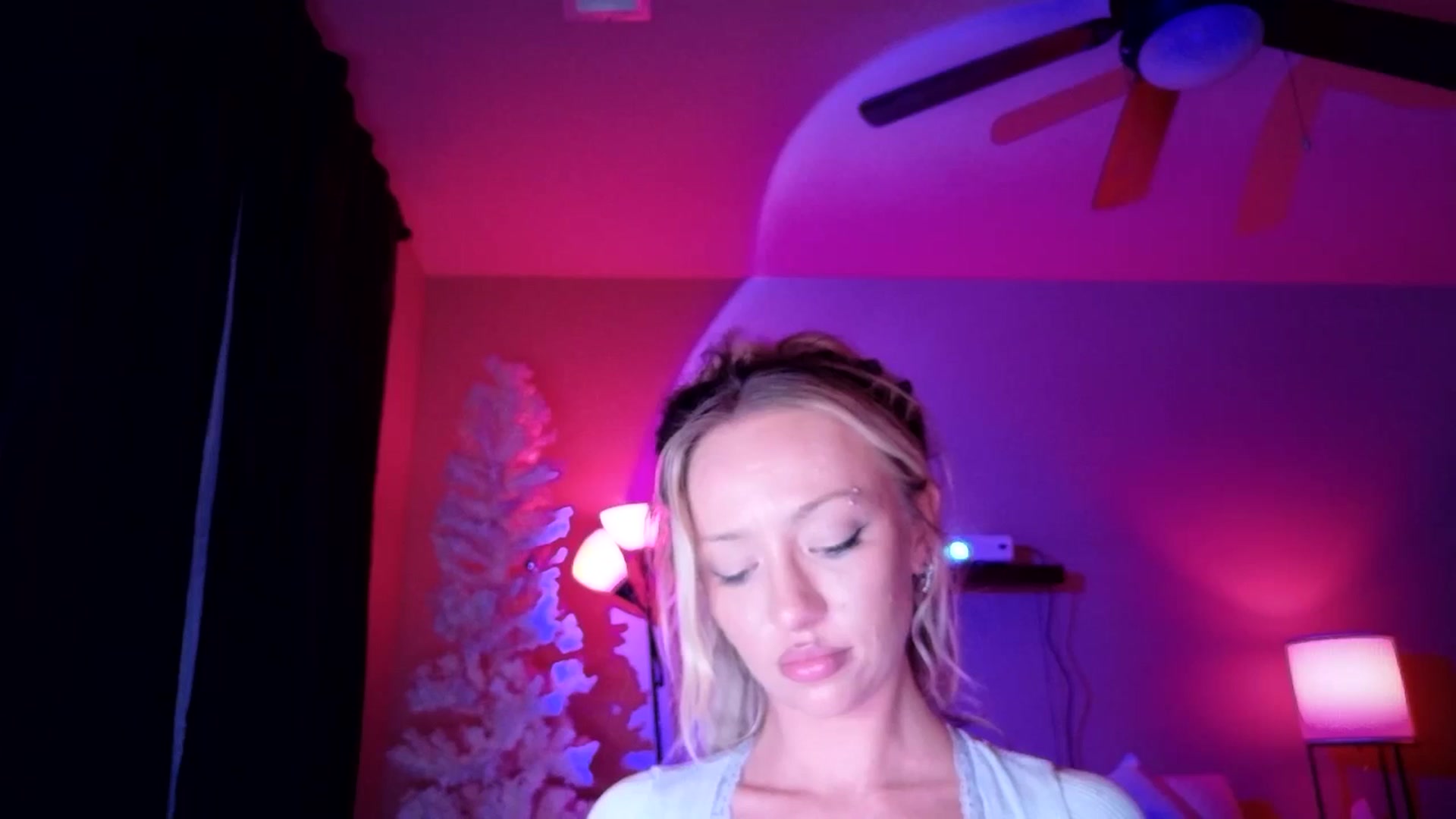 Gallery image thumbnail from GianaJolie's myfreecams stream on, 12/15/2025, 11:40 image 17 of 20
