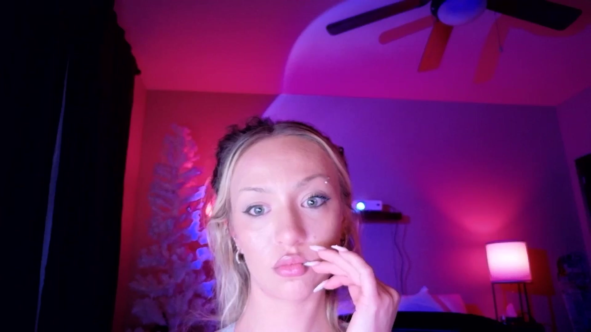 Gallery image thumbnail from GianaJolie's myfreecams stream on, 12/15/2025, 11:40 image 7 of 20