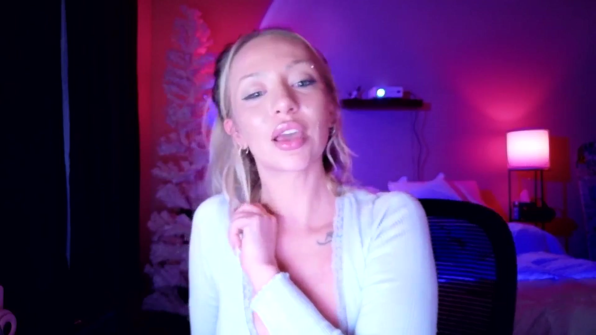 Gallery image thumbnail from GianaJolie's myfreecams stream on, 12/15/2025, 11:40 image 13 of 20
