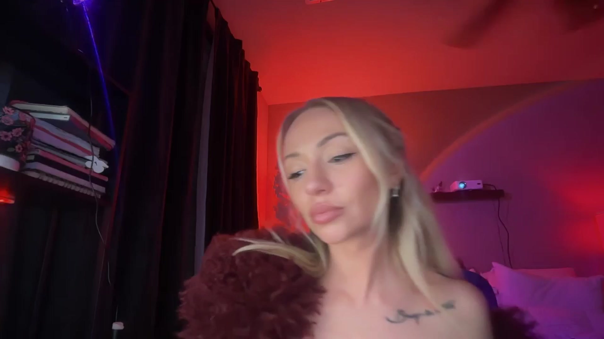 Gallery image thumbnail from GianaJolie's myfreecams stream on, 12/17/2025, 12:43 image 17 of 20
