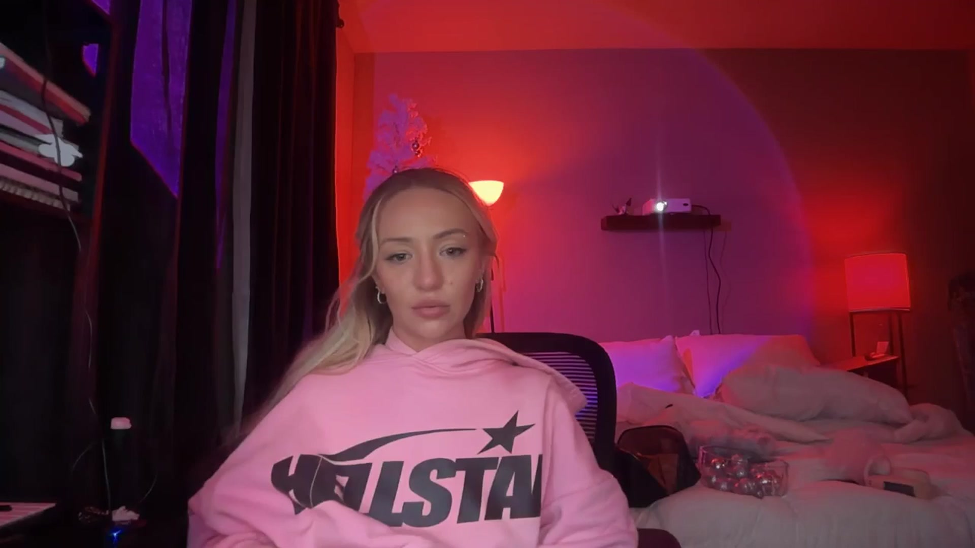 Gallery image thumbnail from GianaJolie's myfreecams stream on, 12/17/2025, 14:20 image 10 of 20