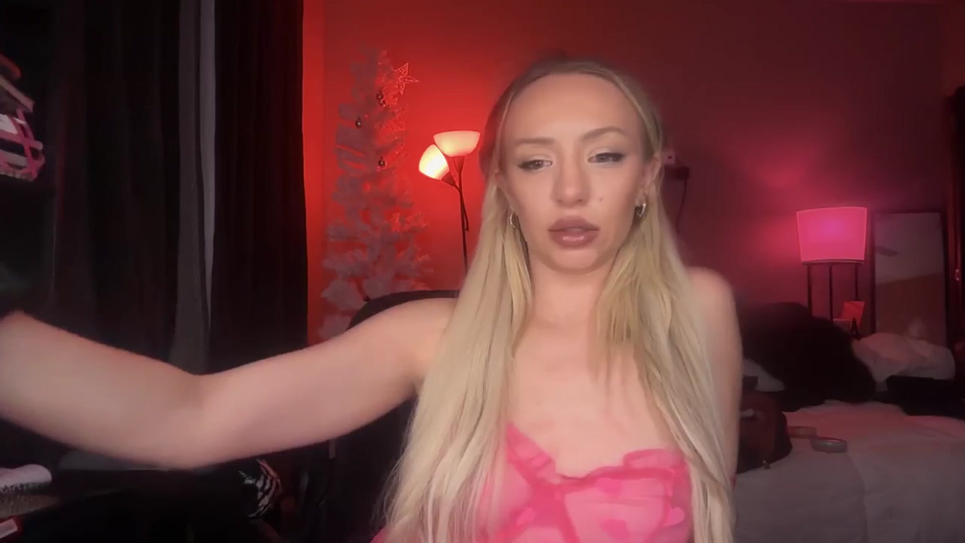 Gallery image thumbnail from GianaJolie's myfreecams stream on, 01/10/2026, 11:32 image 10 of 20