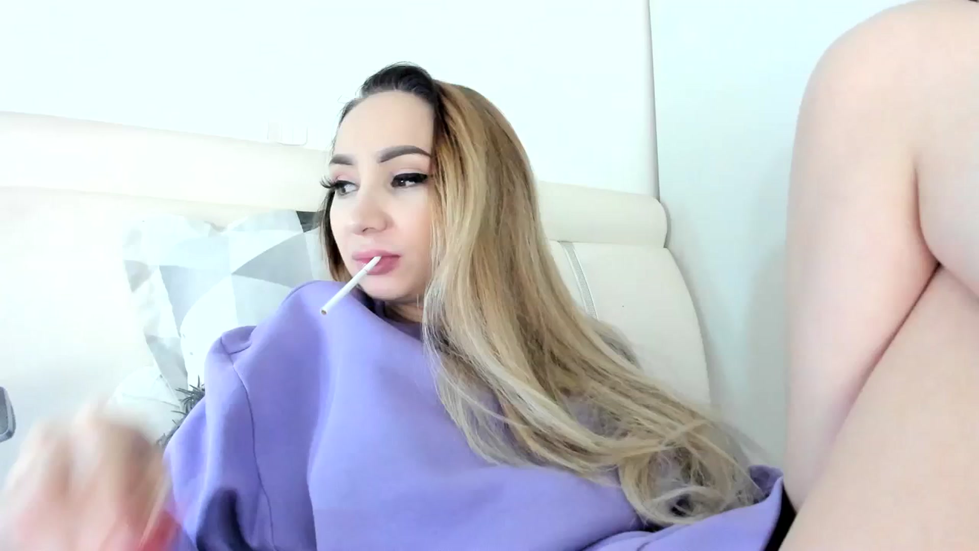 Gallery image thumbnail from Gianina's myfreecams stream on, 02/19/2024, 01:12 image 1 of 20