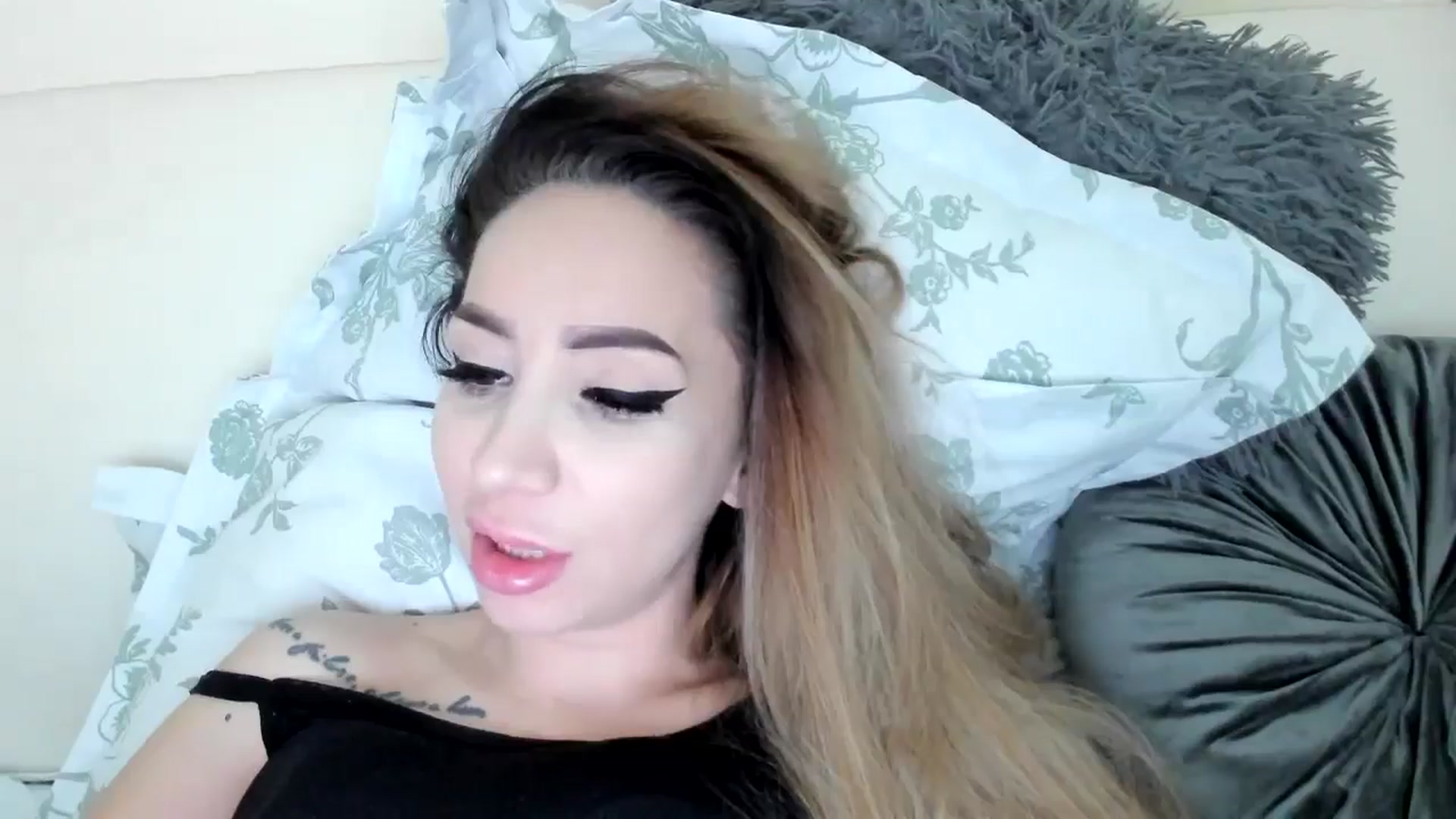 Gallery image thumbnail from Gianina's myfreecams stream on, 05/28/2024, 22:27 image 18 of 20