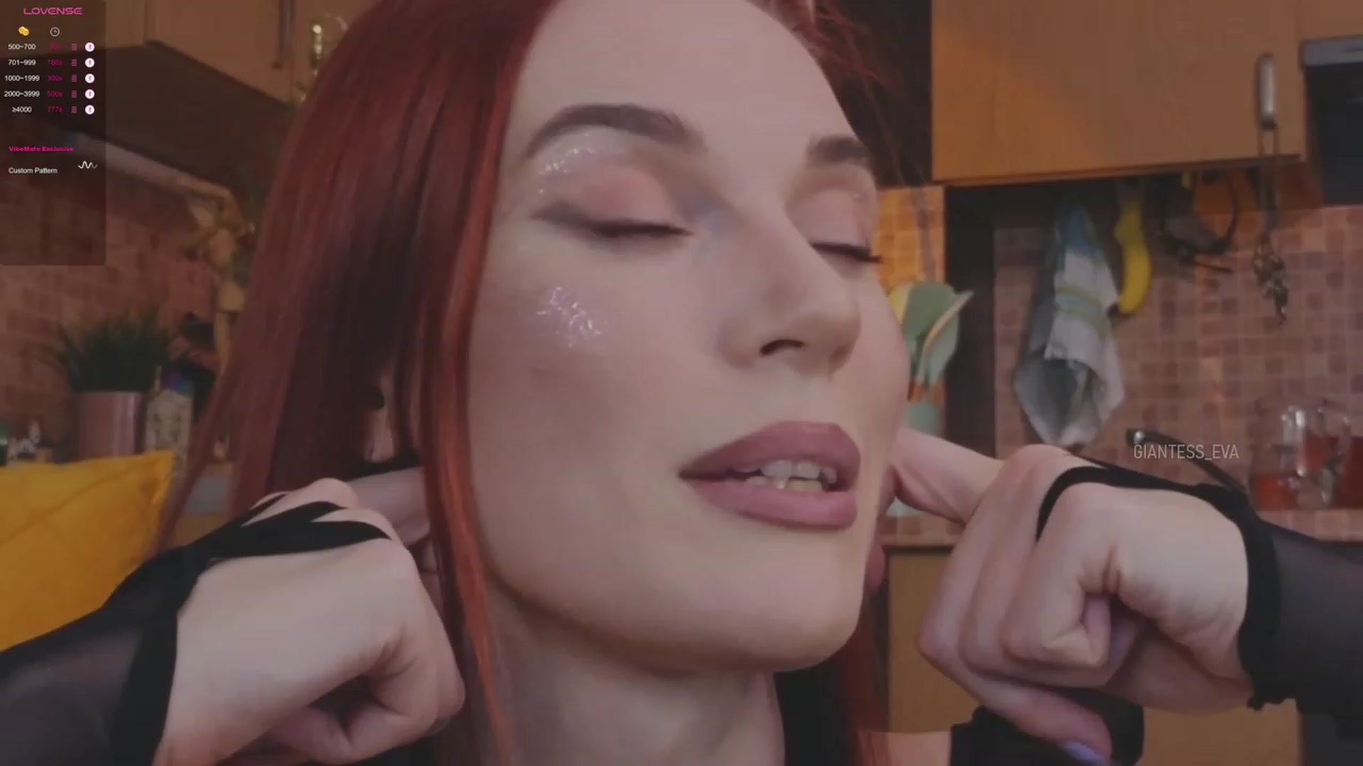 Gallery image thumbnail from Giantess_Eva's myfreecams stream on, 12/21/2023, 10:32 image 1 of 20