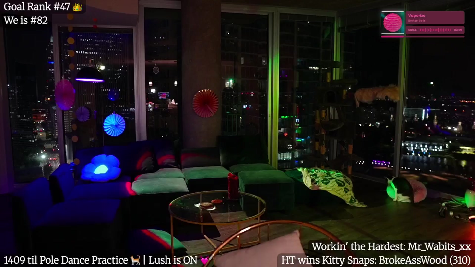 Gallery image thumbnail from Giaversary's myfreecams stream on, 10/14/2025, 02:33 image 11 of 20