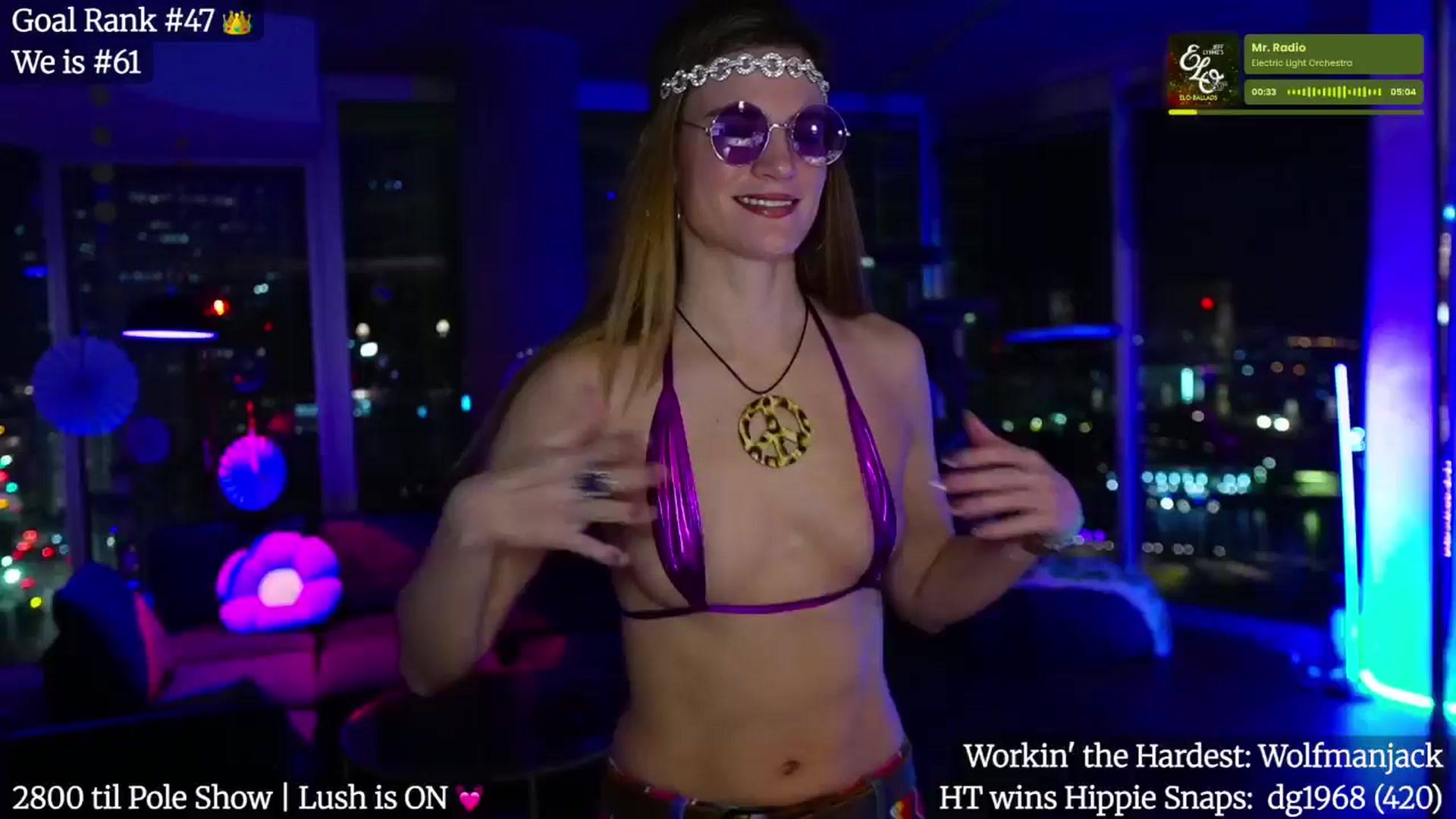 Gallery image thumbnail from Giaversary's myfreecams stream on, 10/19/2025, 04:37 image 3 of 20