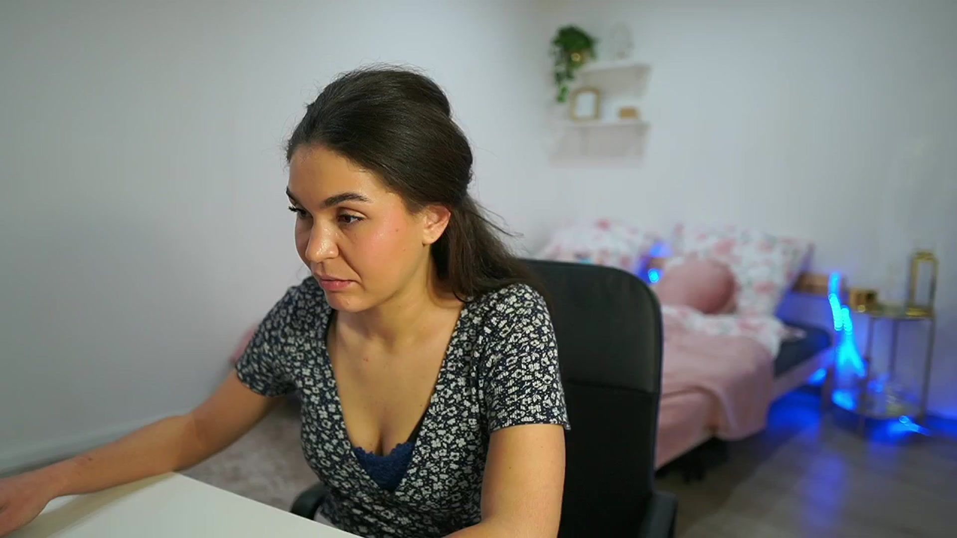 Gallery image thumbnail from Giggly_gianni's myfreecams stream on, 10/27/2024, 19:40 image 18 of 20