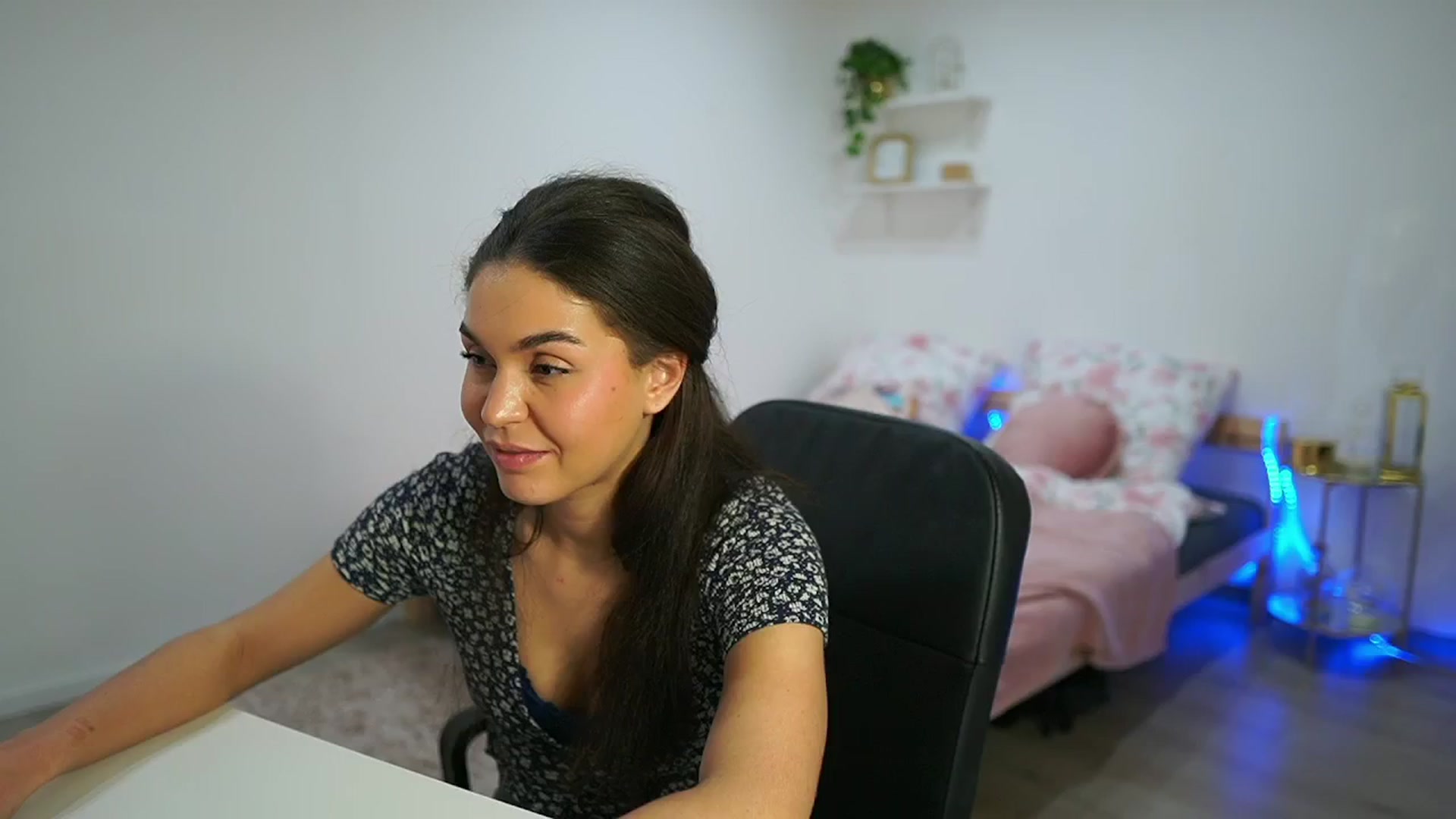 Gallery image thumbnail from Giggly_gianni's myfreecams stream on, 10/27/2024, 19:40 image 3 of 20